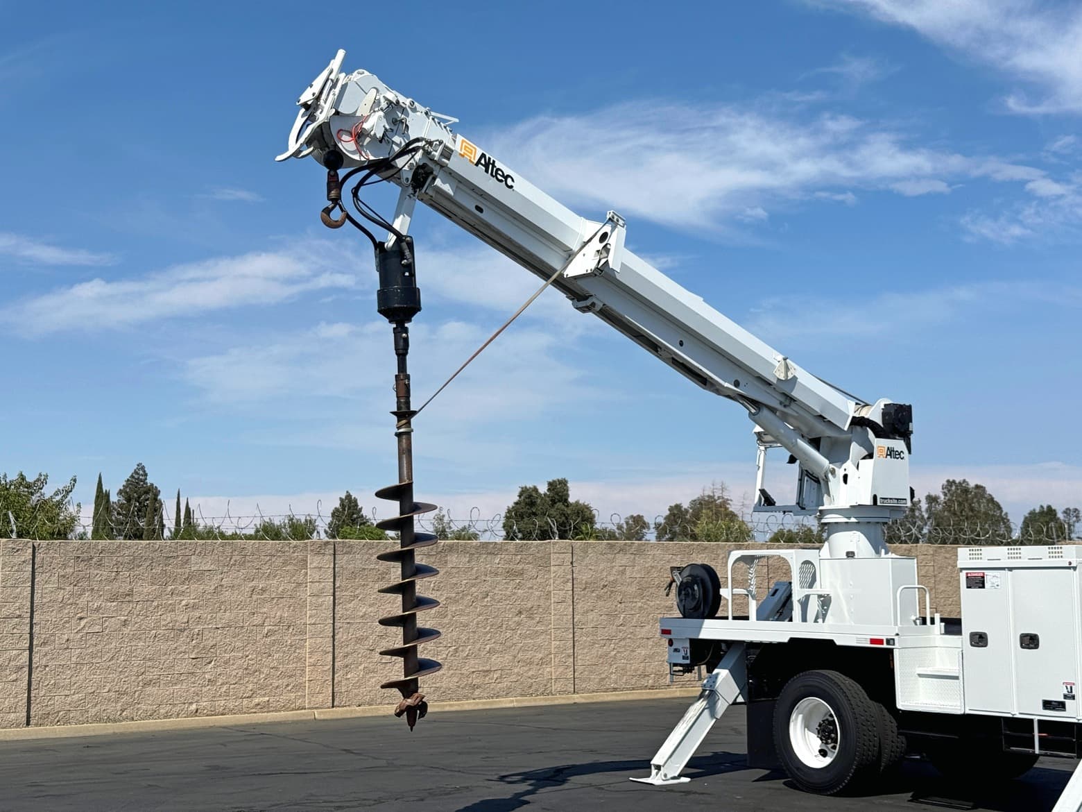 2016 Freightliner M2 106 4x4 Altec DM47B-TR Digger Derrick