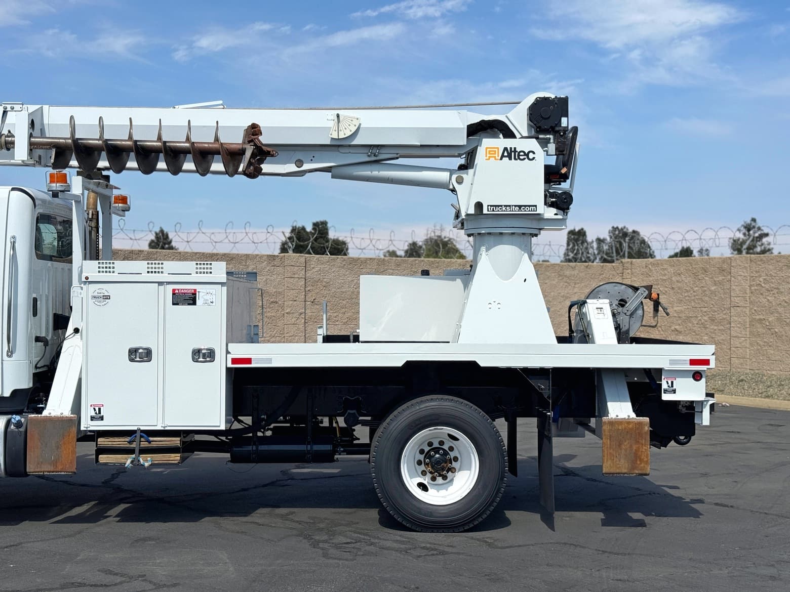 2016 Freightliner M2 106 4x4 Altec DM47B-TR Digger Derrick