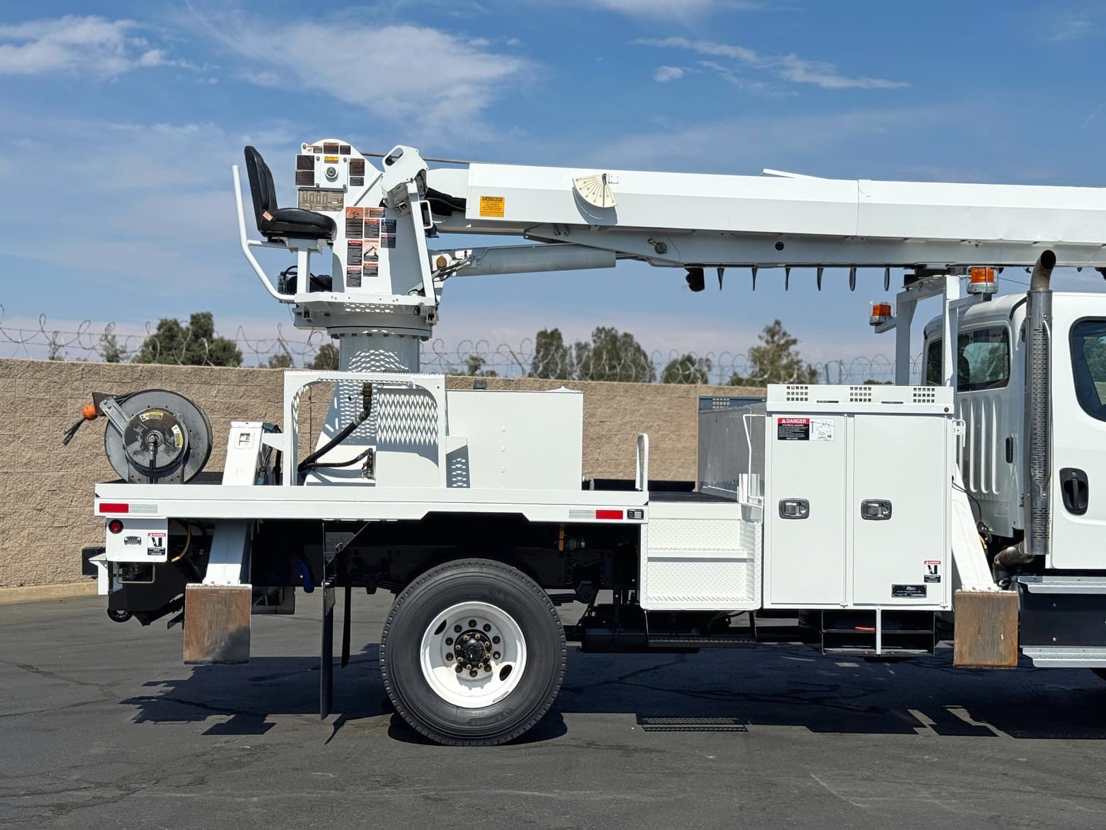 2016 Freightliner M2 106 4x4 Altec DM47B-TR Digger Derrick