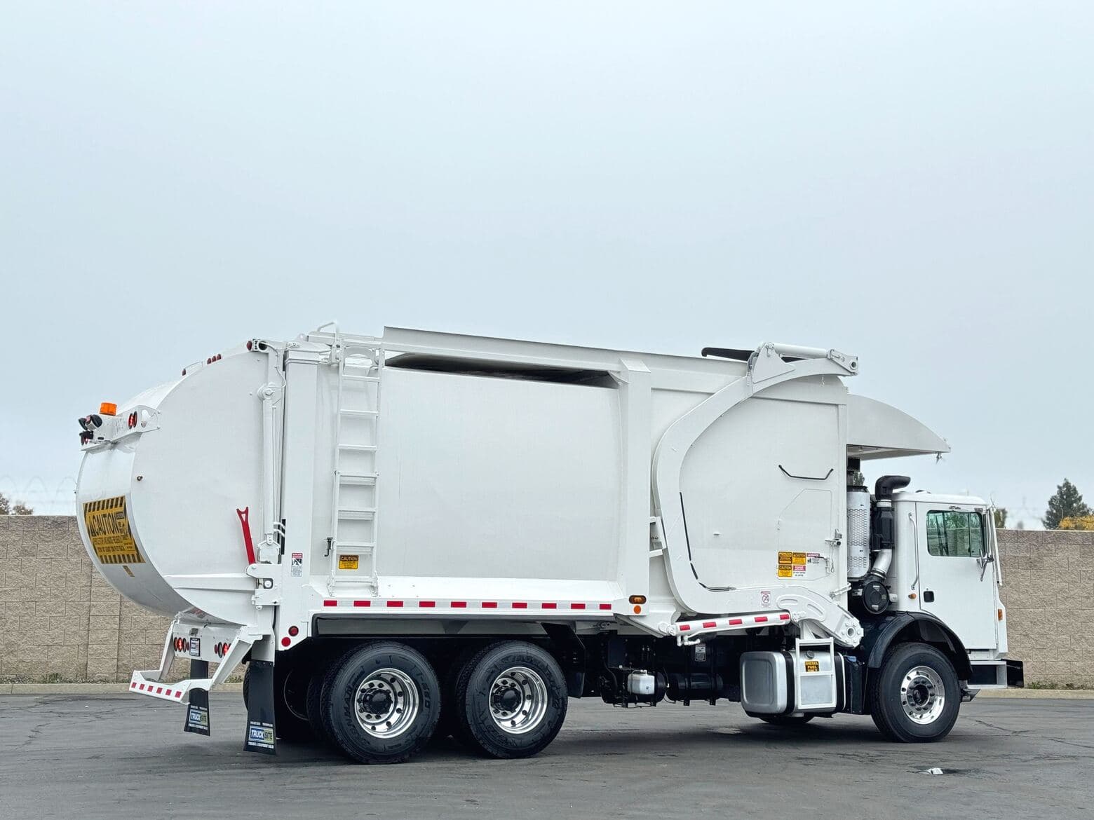 2019 Mack MRU Labrie 40 Yard Front Load Garbage Truck