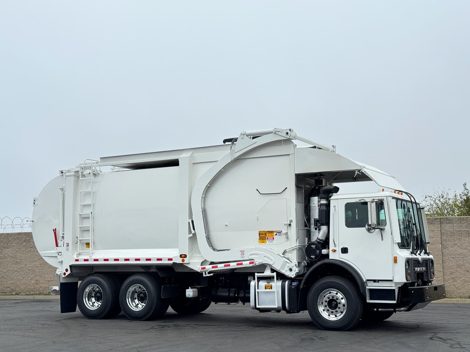 2019 Mack MRU Labrie 40 Yard Front Load Garbage Truck