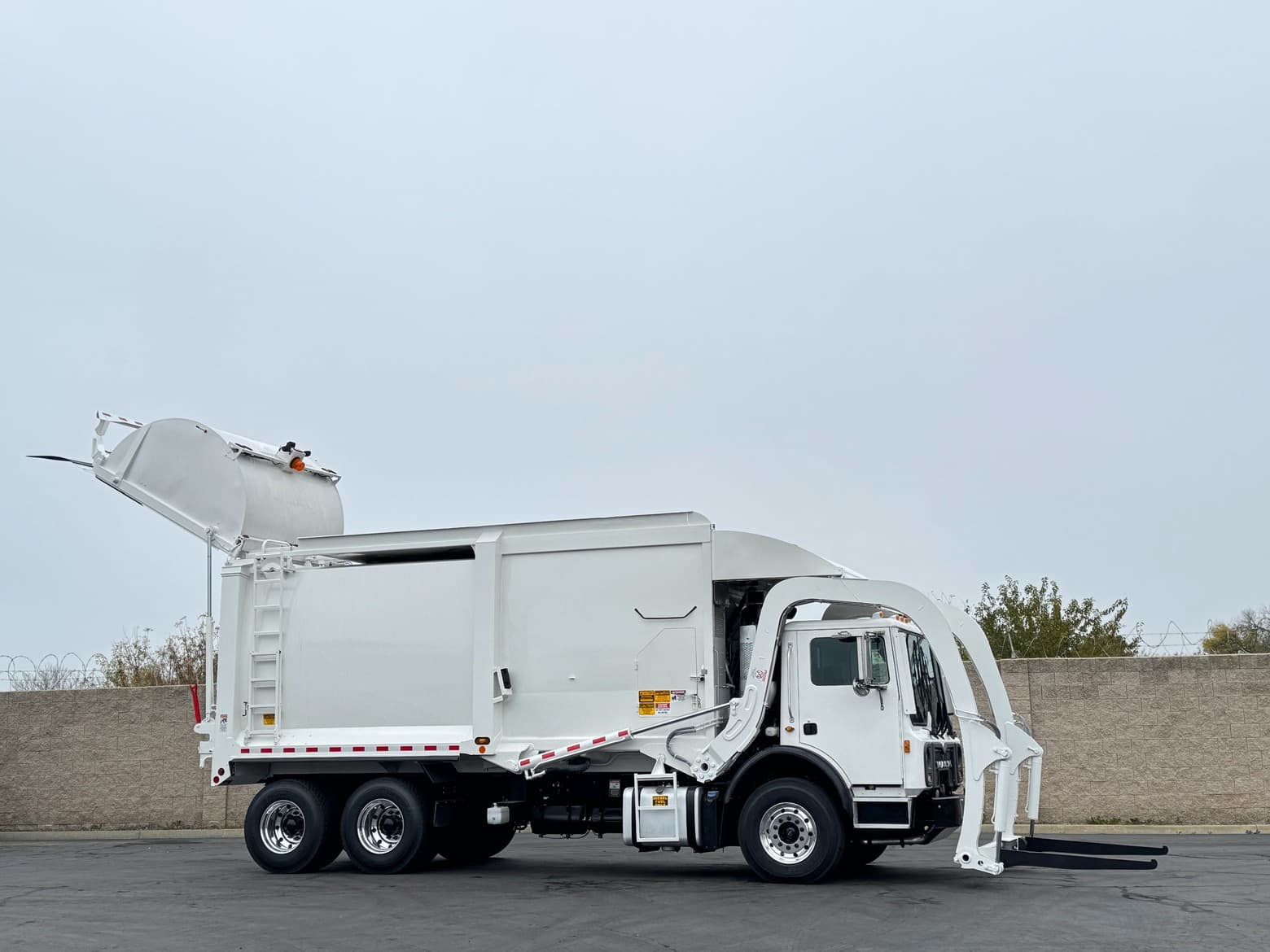 2019 Mack MRU Labrie 40 Yard Front Load Garbage Truck
