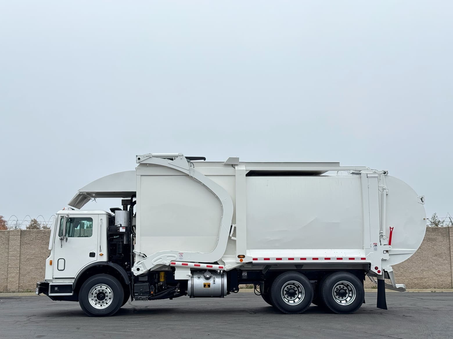 2019 Mack MRU Labrie 40 Yard Front Load Garbage Truck