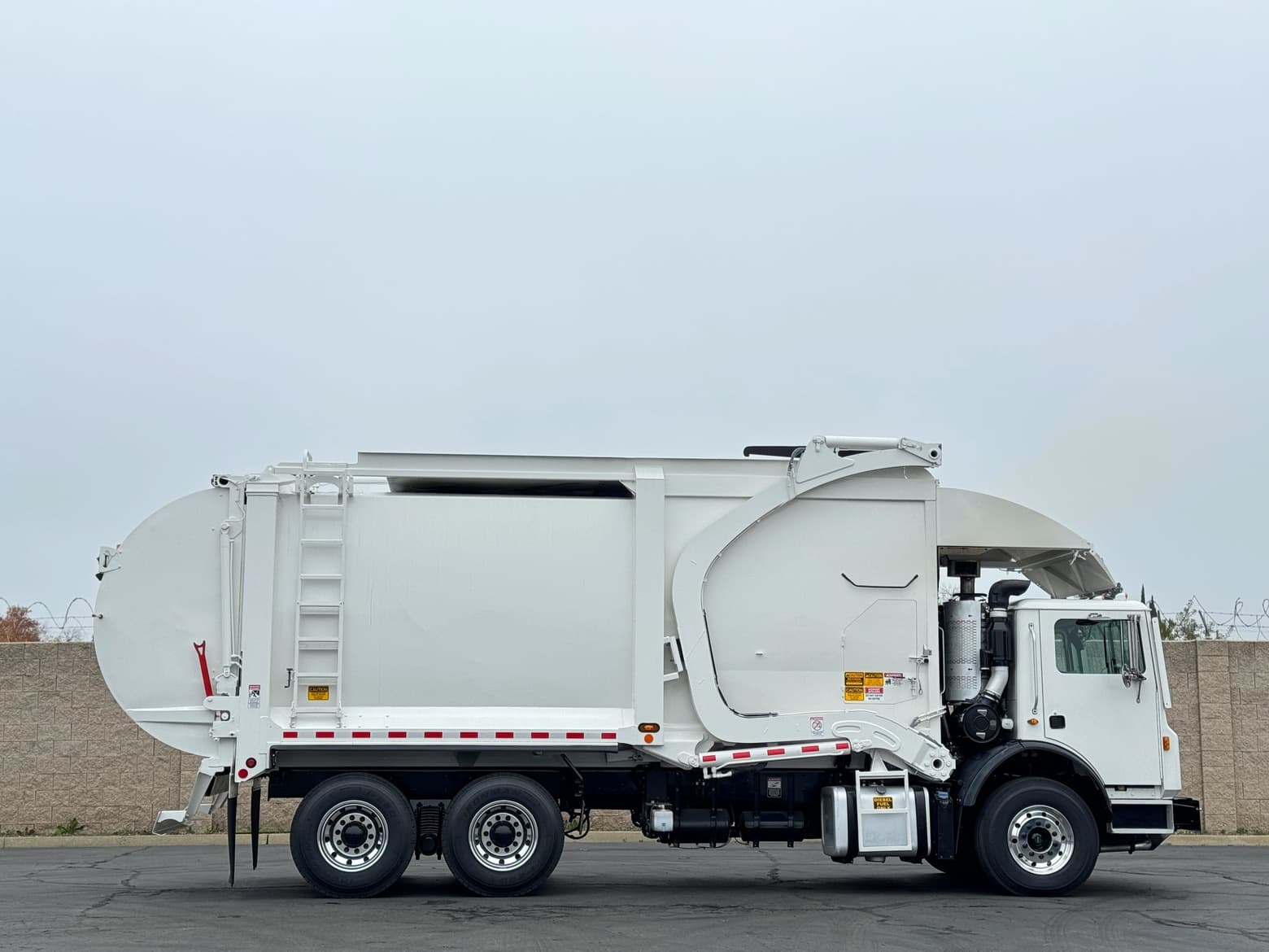 2019 Mack MRU Labrie 40 Yard Front Load Garbage Truck