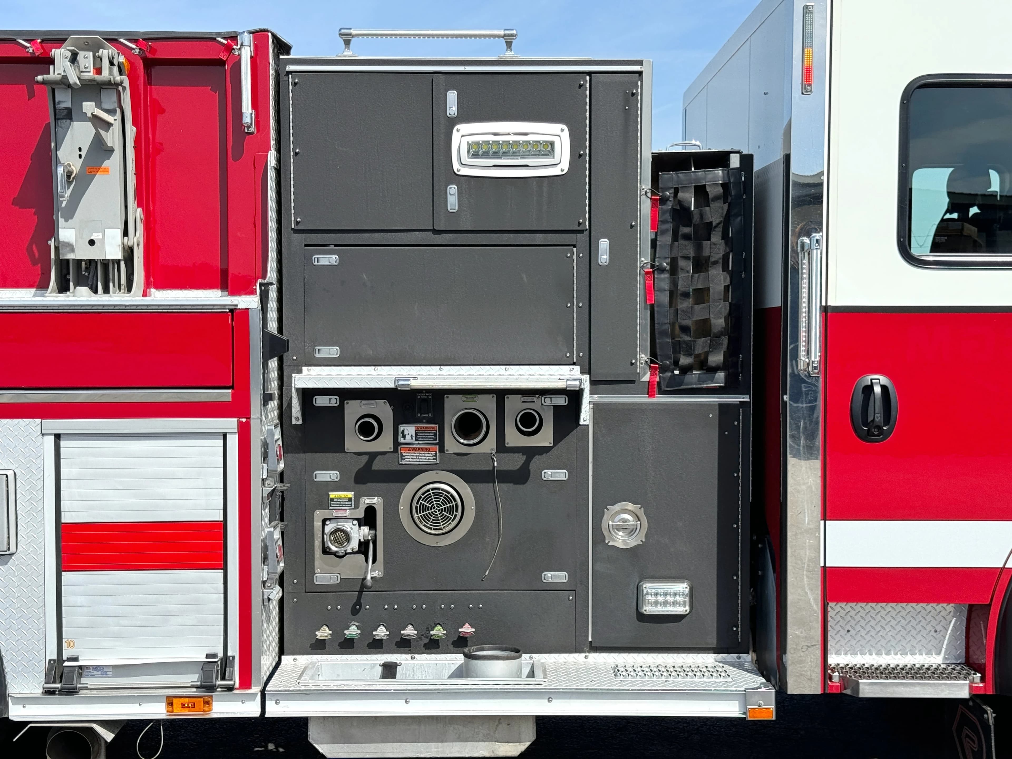 2017 Rosenbauer Crew Cab Fire Pumper Fire Truck