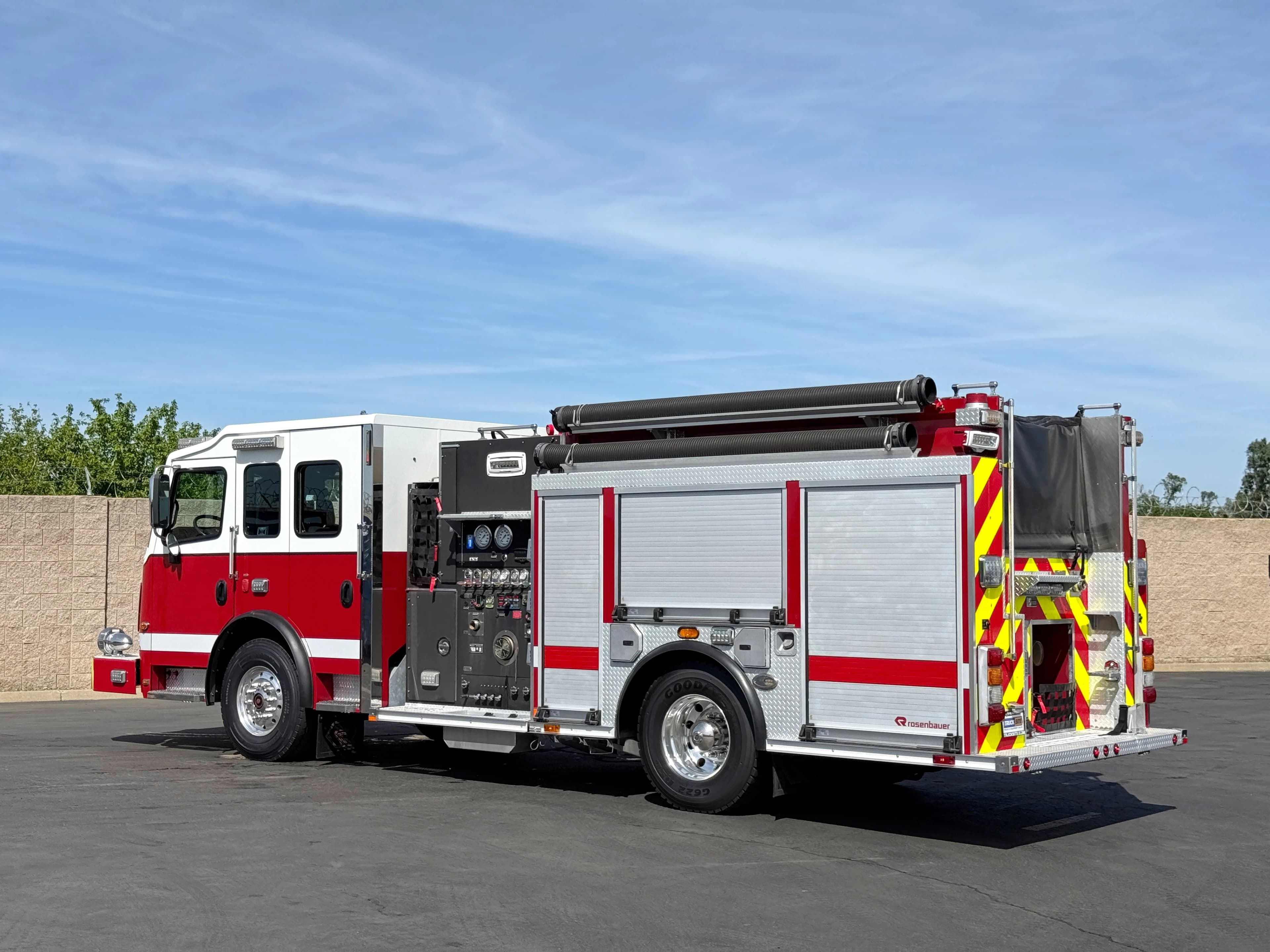 2017 Rosenbauer Crew Cab Fire Pumper Fire Truck