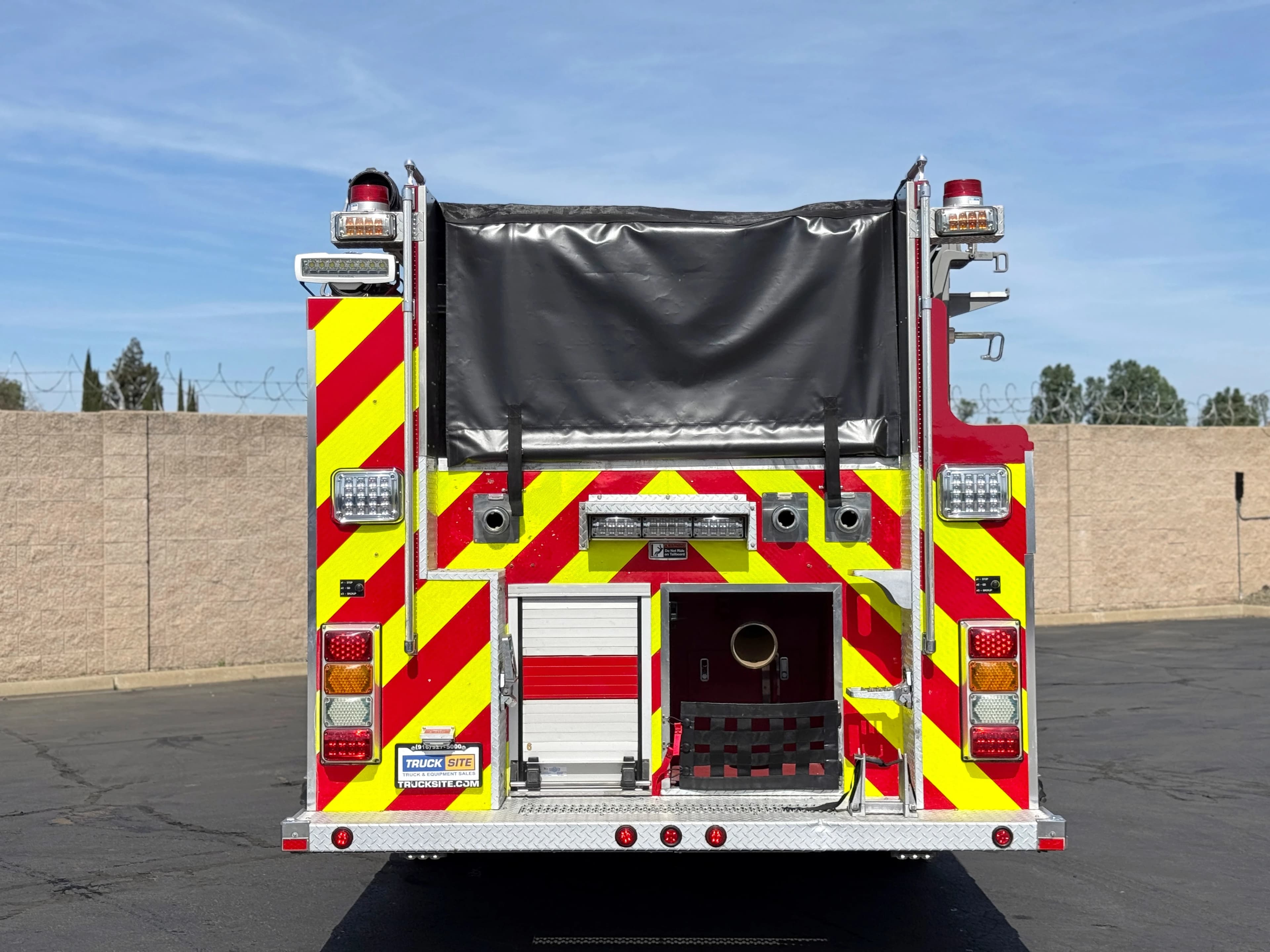2017 Rosenbauer Crew Cab Fire Pumper Fire Truck