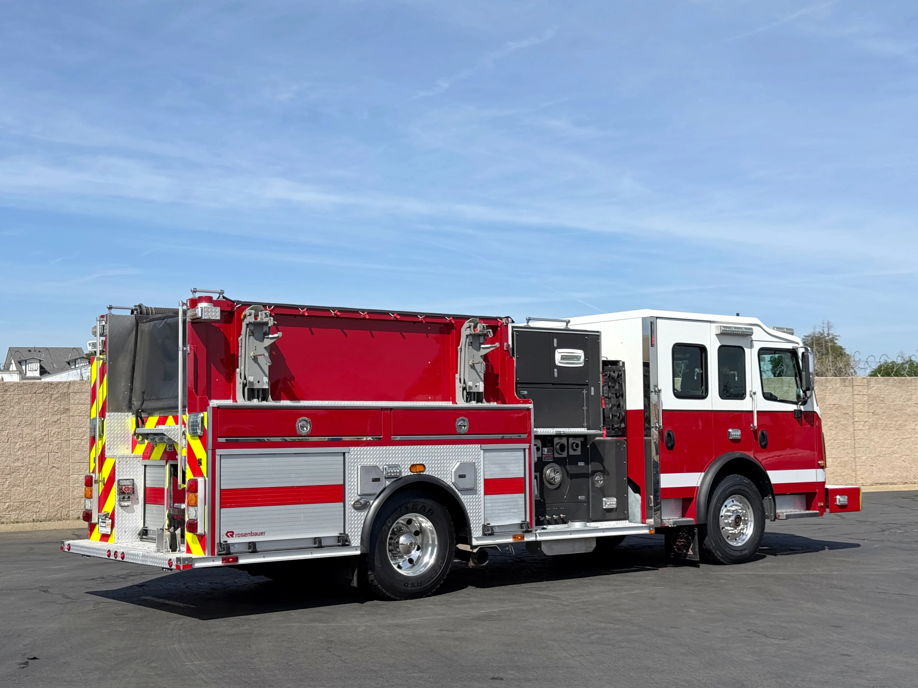 2017 Rosenbauer Crew Cab Fire Pumper Fire Truck