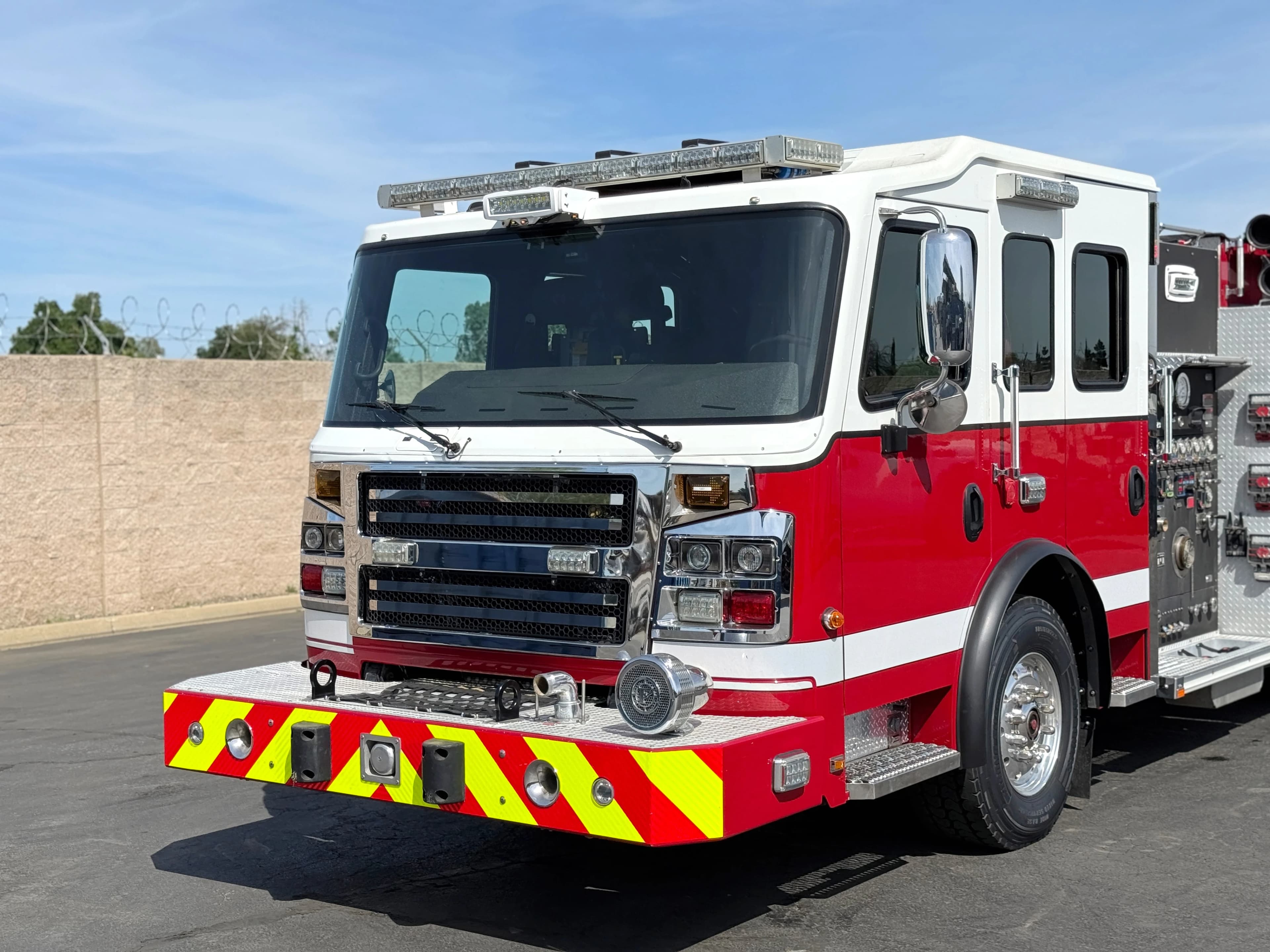 2017 Rosenbauer Crew Cab Fire Pumper Fire Truck