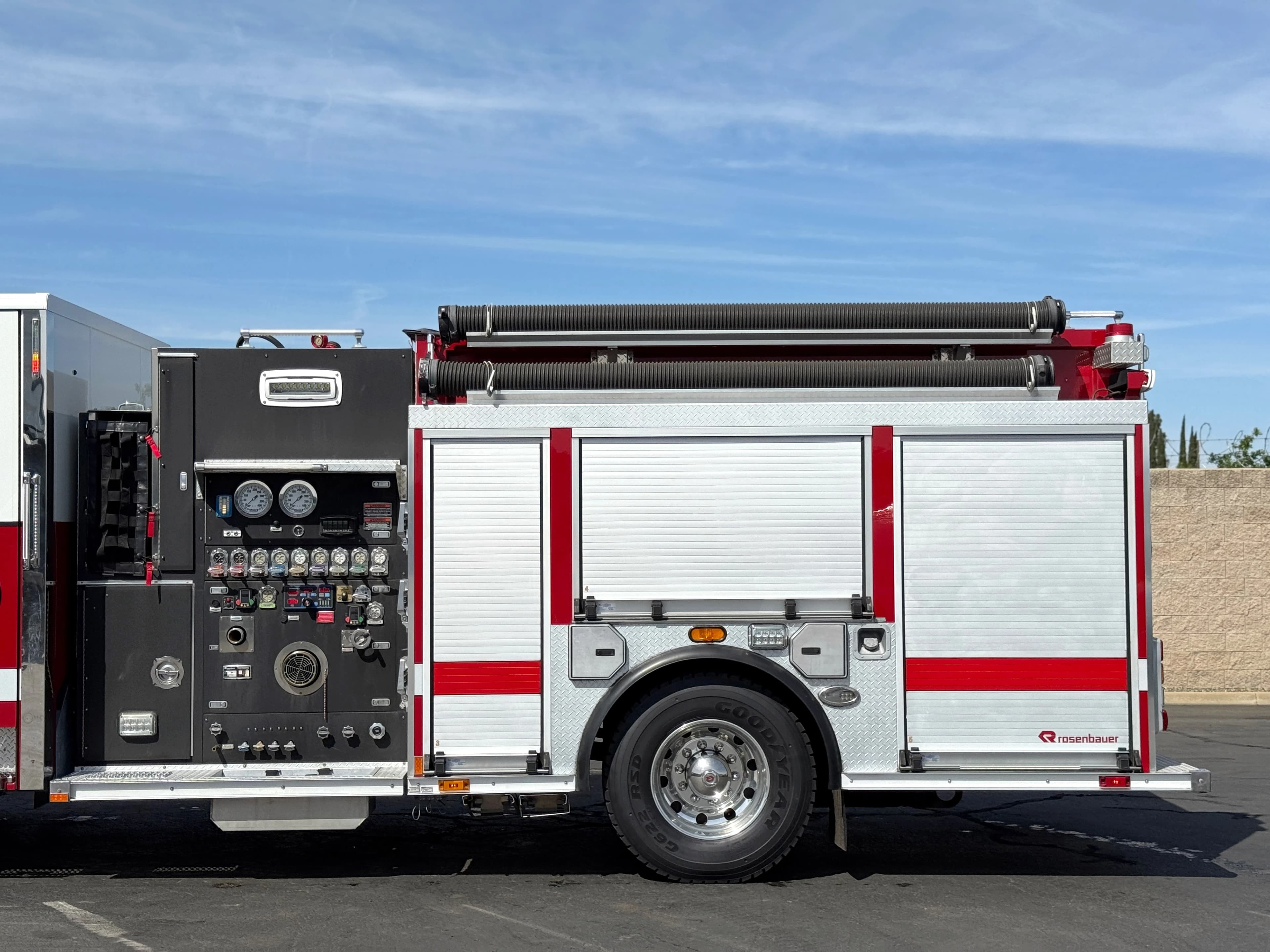 2017 Rosenbauer Crew Cab Fire Pumper Fire Truck