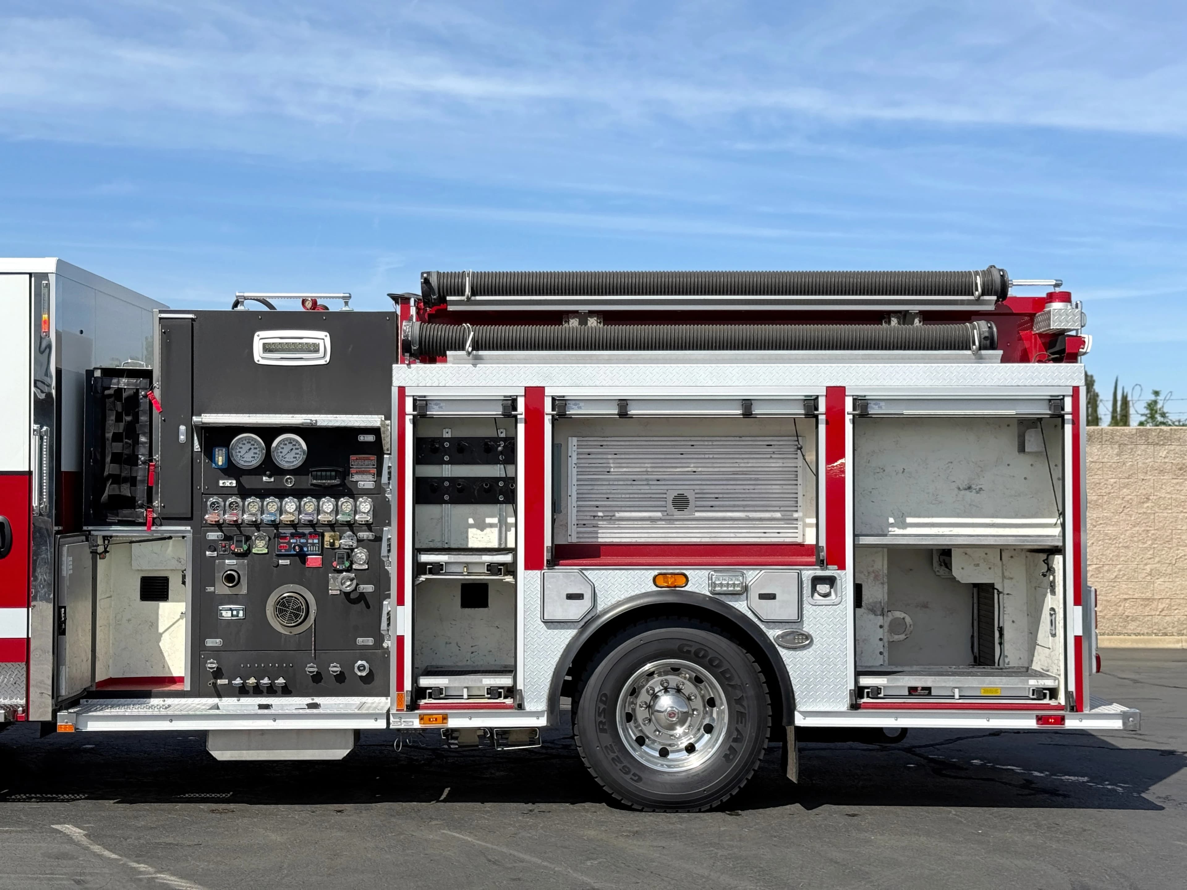 2017 Rosenbauer Crew Cab Fire Pumper Fire Truck