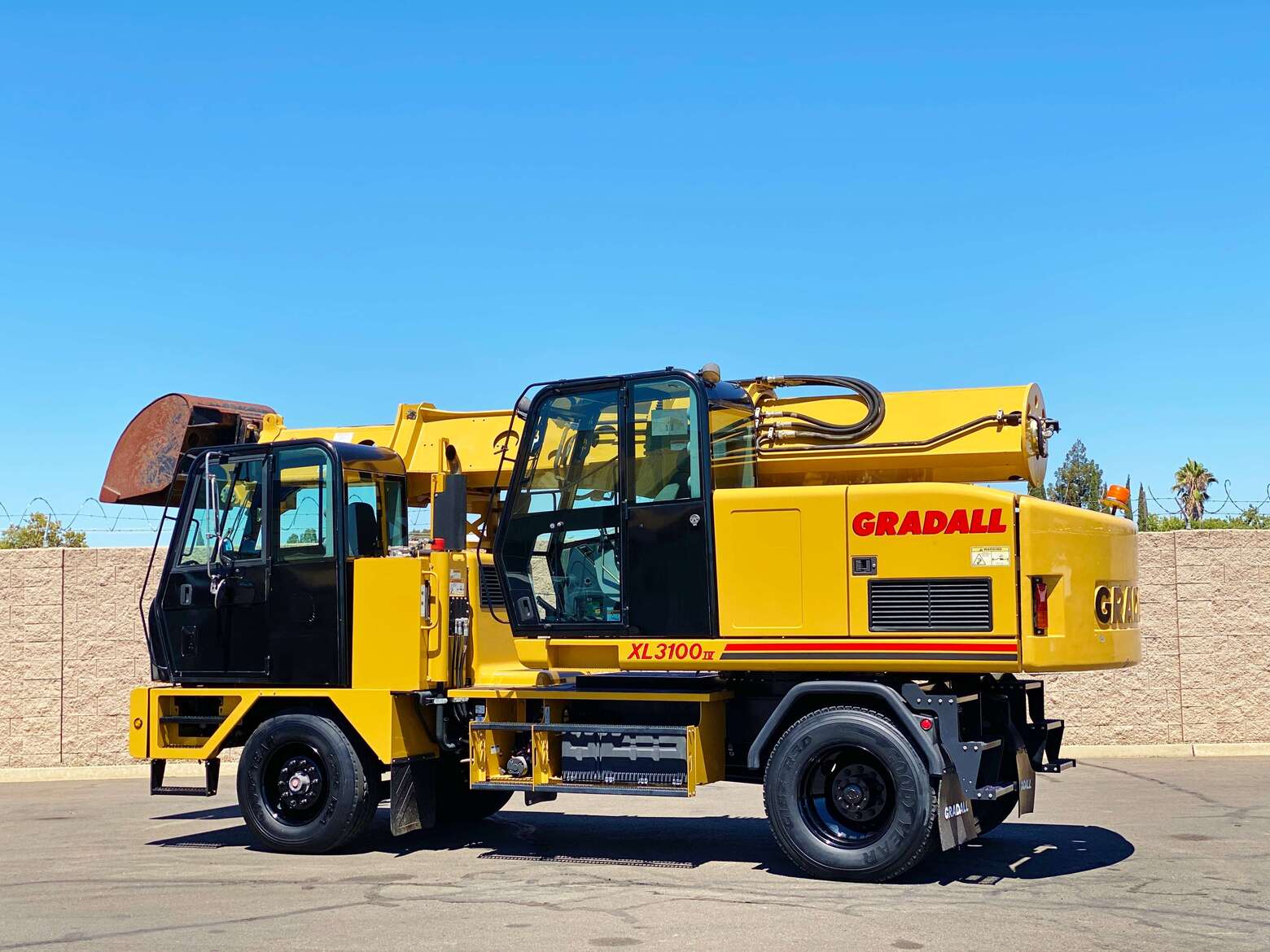 2015 Gradall XL3100 Highway Speed Wheeled Excavator