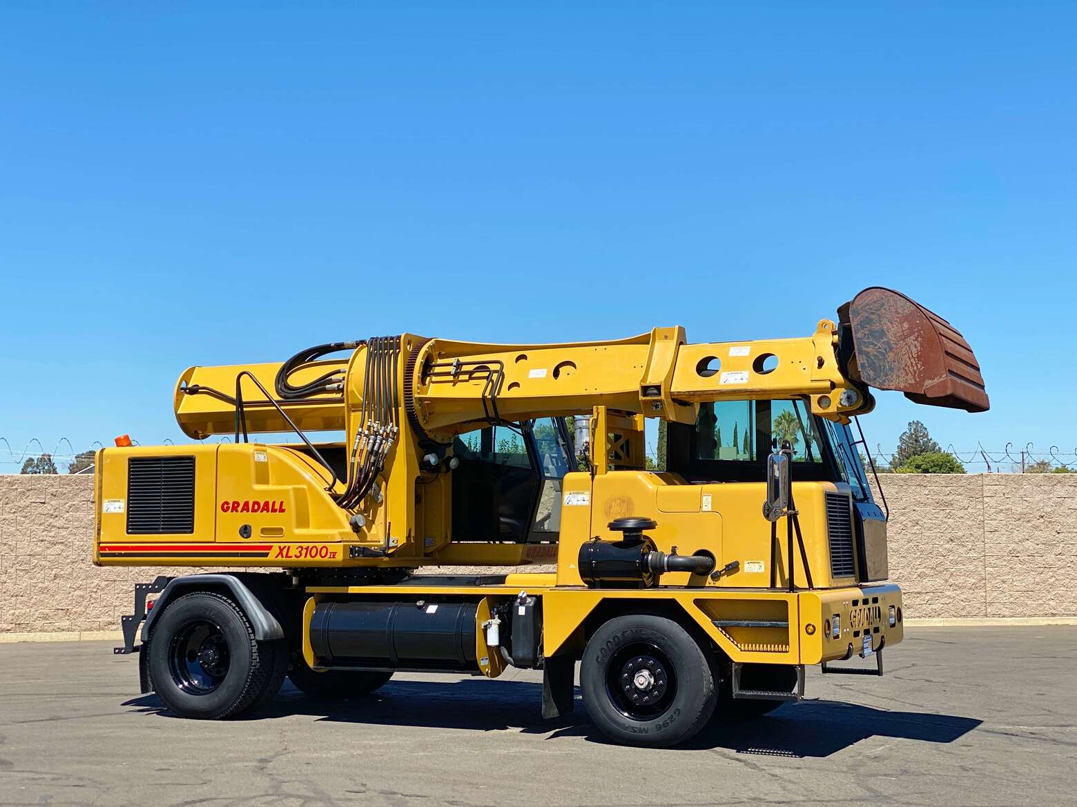 2015 Gradall XL3100 Highway Speed Wheeled Excavator