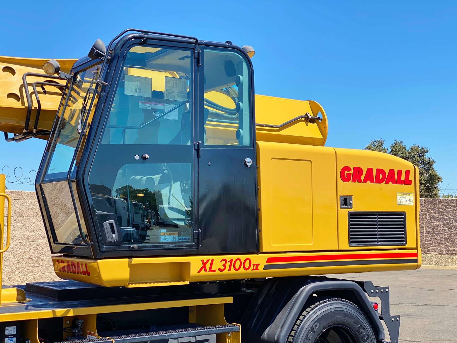 2015 Gradall XL3100 Highway Speed Wheeled Excavator