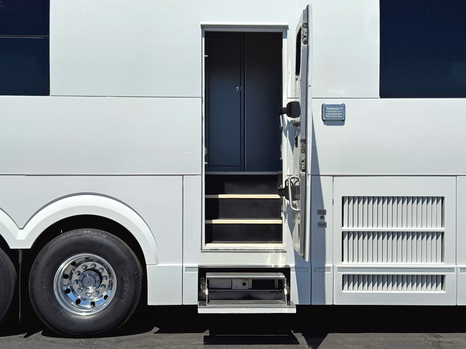 2012 Prevost H3-45 VIP Mobile Command Center