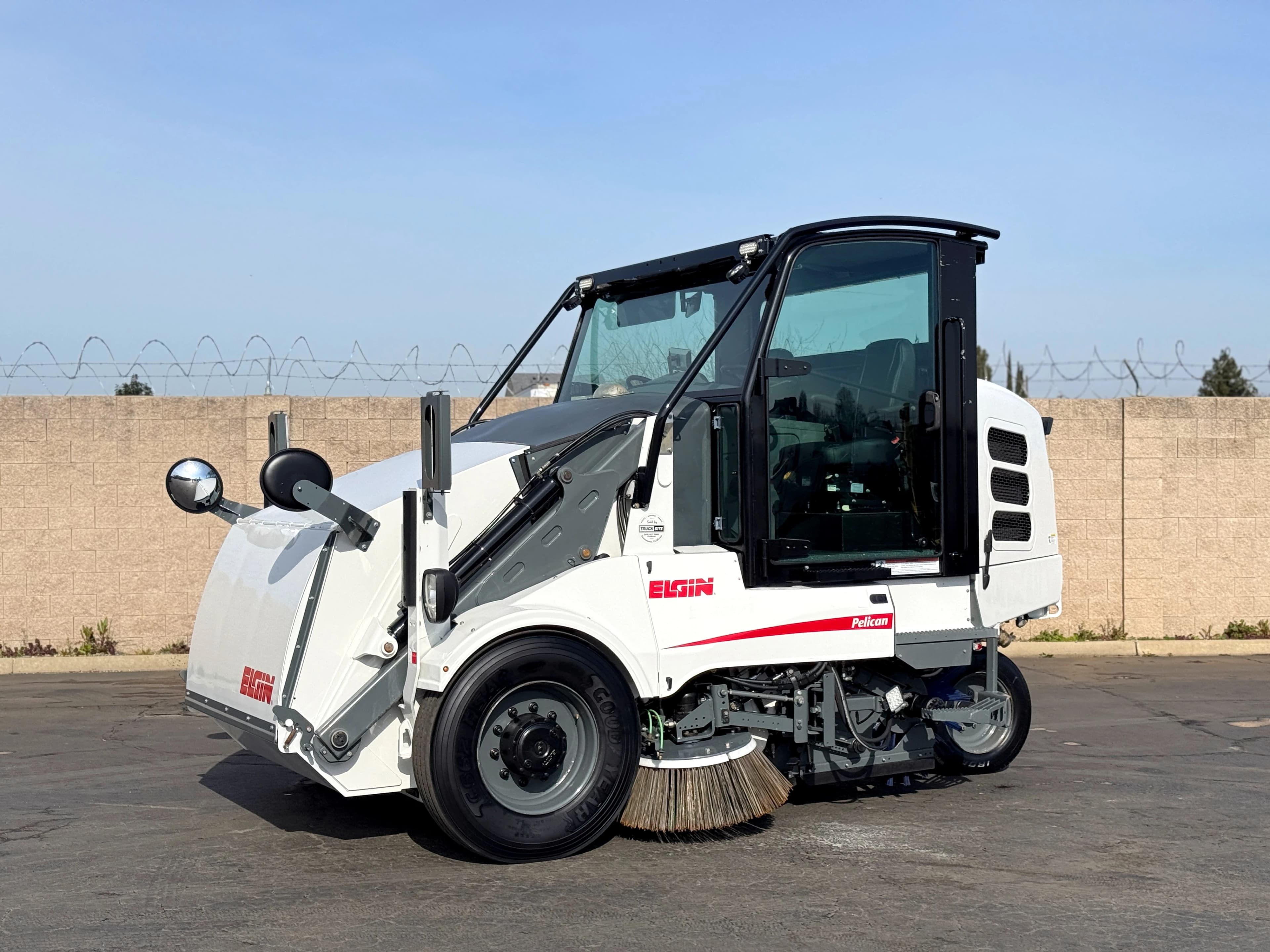 2017 Elgin Pelican NP Broom Sweeper