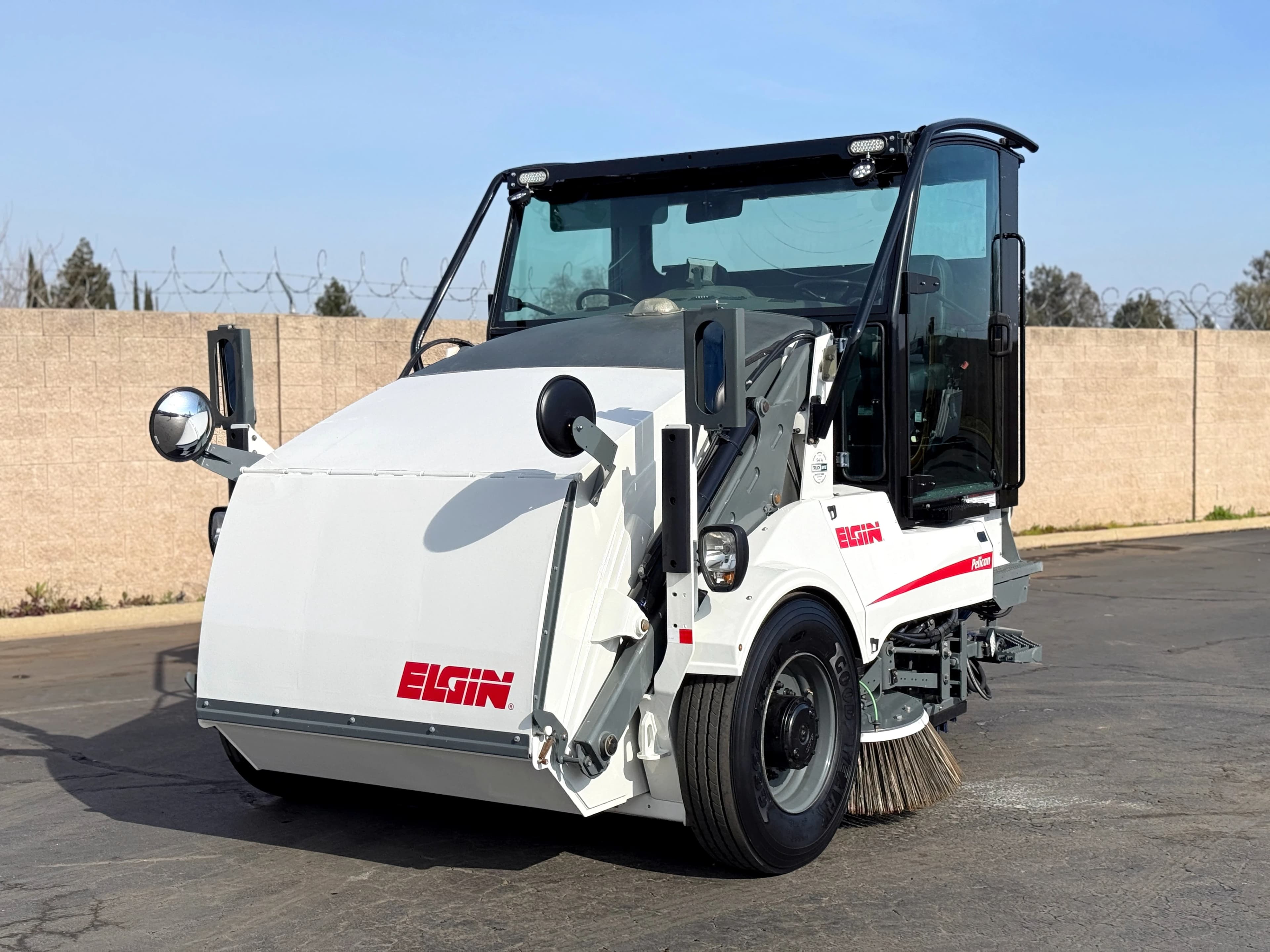2017 Elgin Pelican NP Broom Sweeper