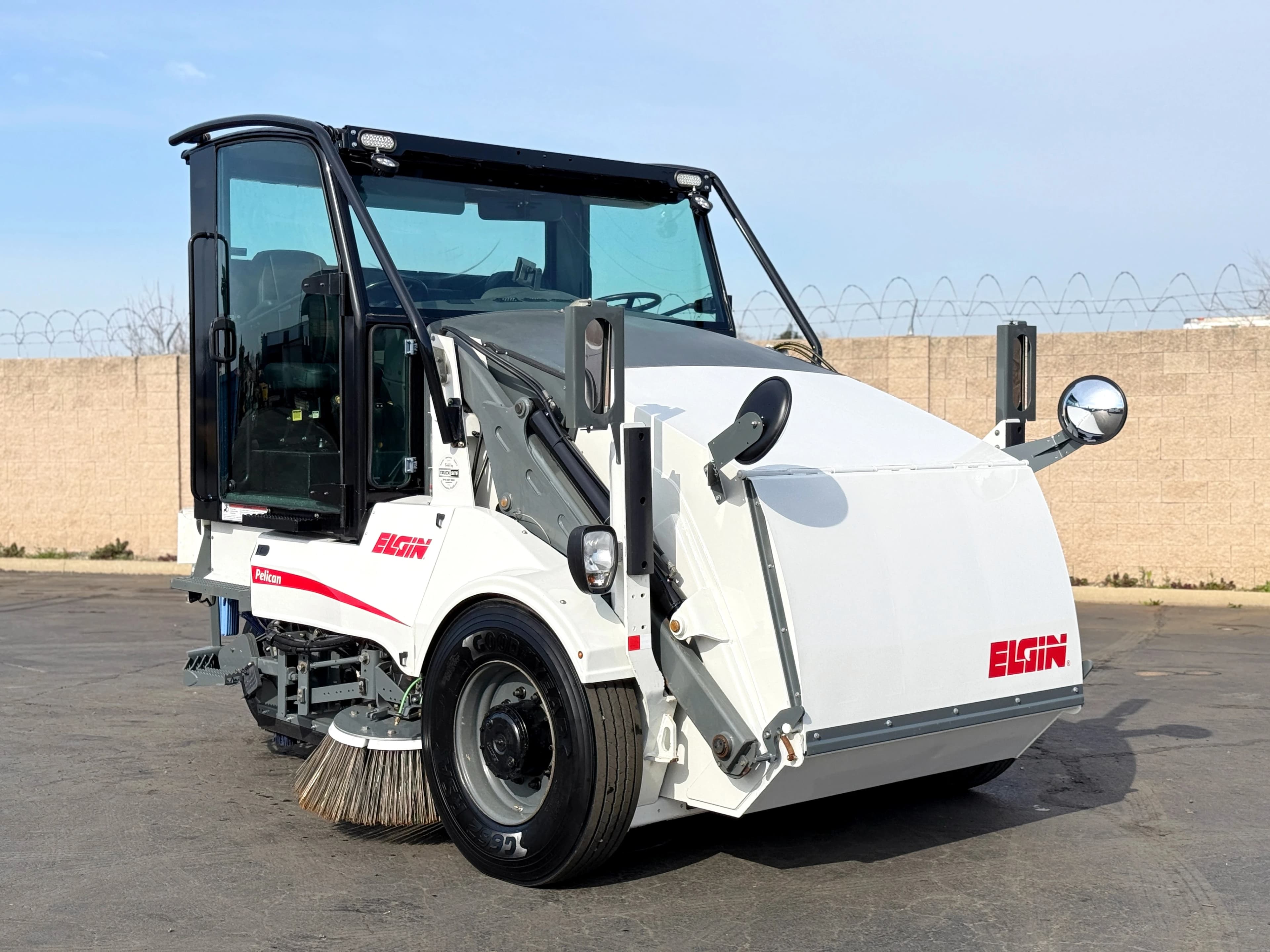 2017 Elgin Pelican NP Broom Sweeper