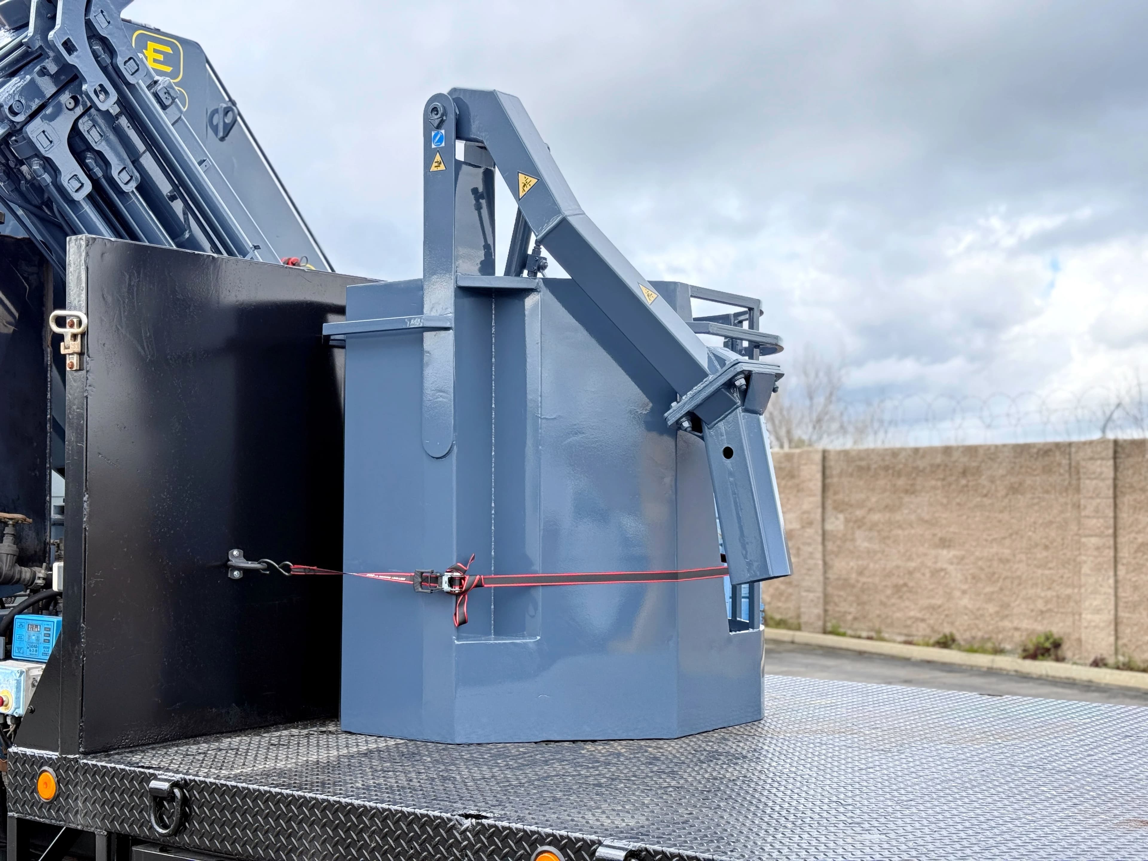 1999 International Effer 170/5S Knuckle Boom Crane Truck