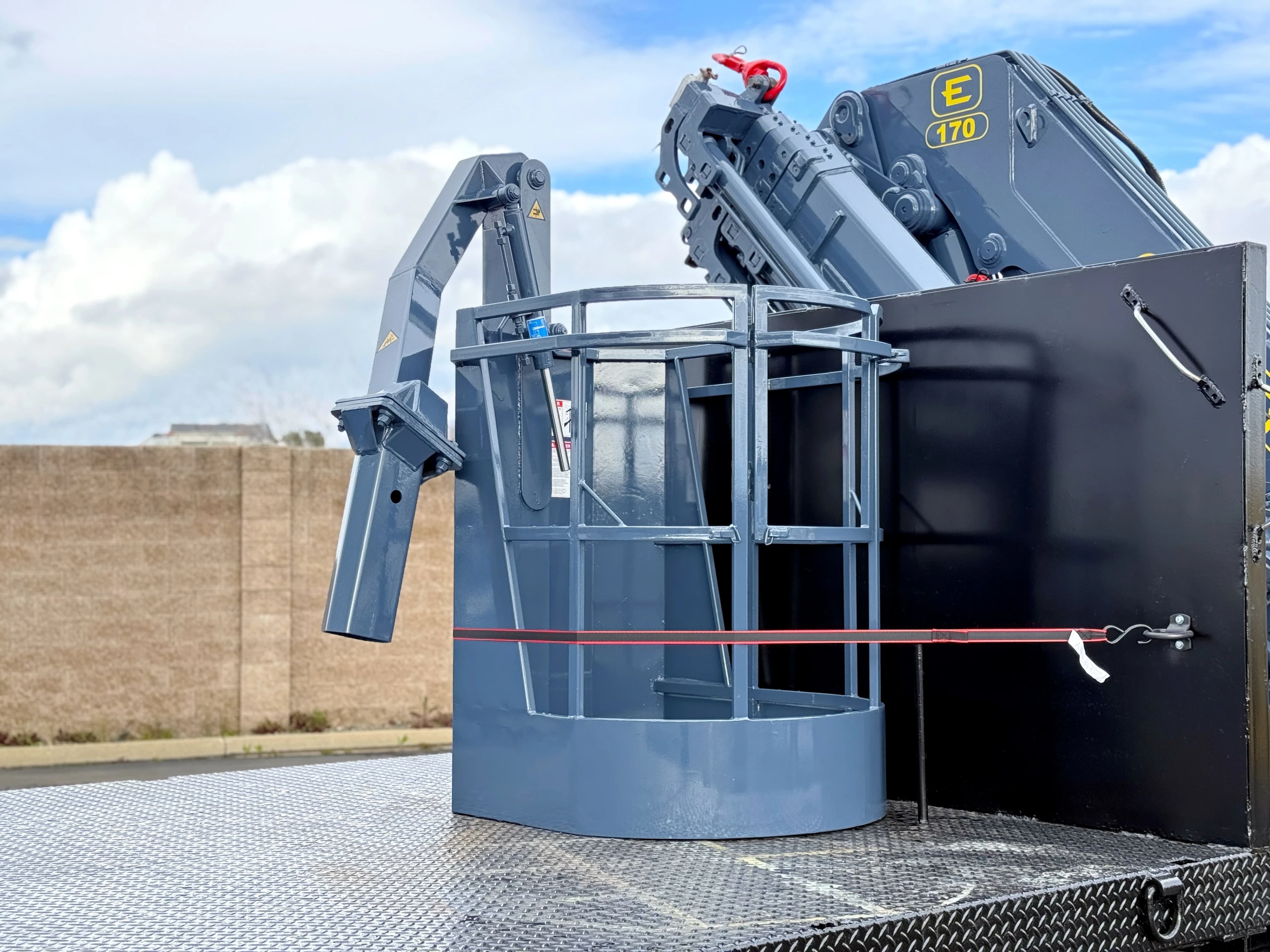 1999 International Effer 170/5S Knuckle Boom Crane Truck