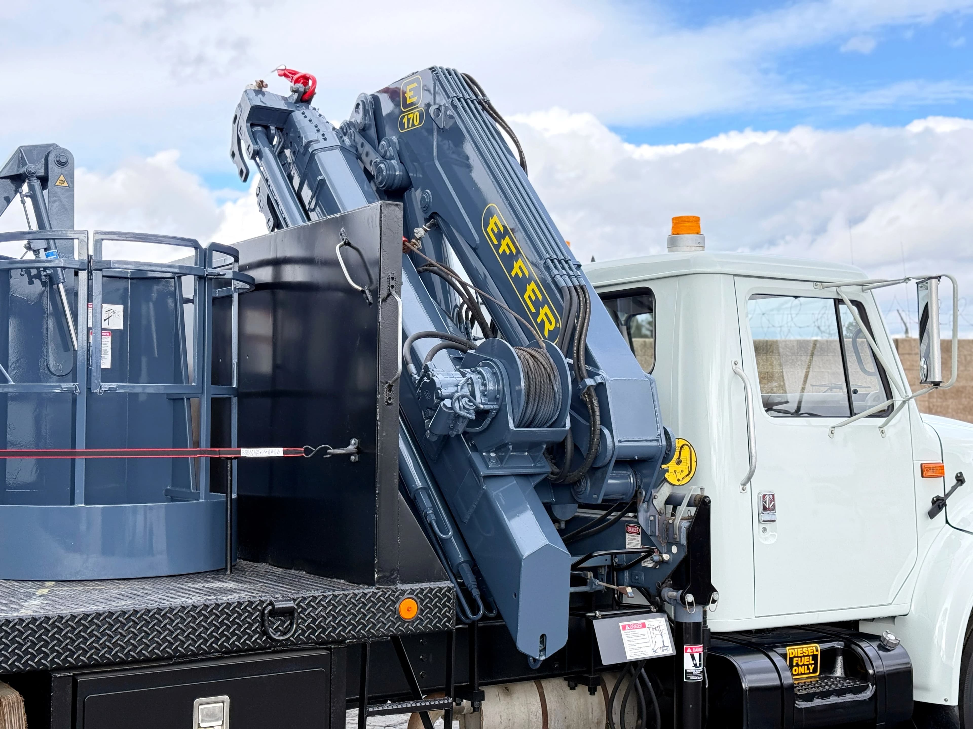 1999 International Effer 170/5S Knuckle Boom Crane Truck