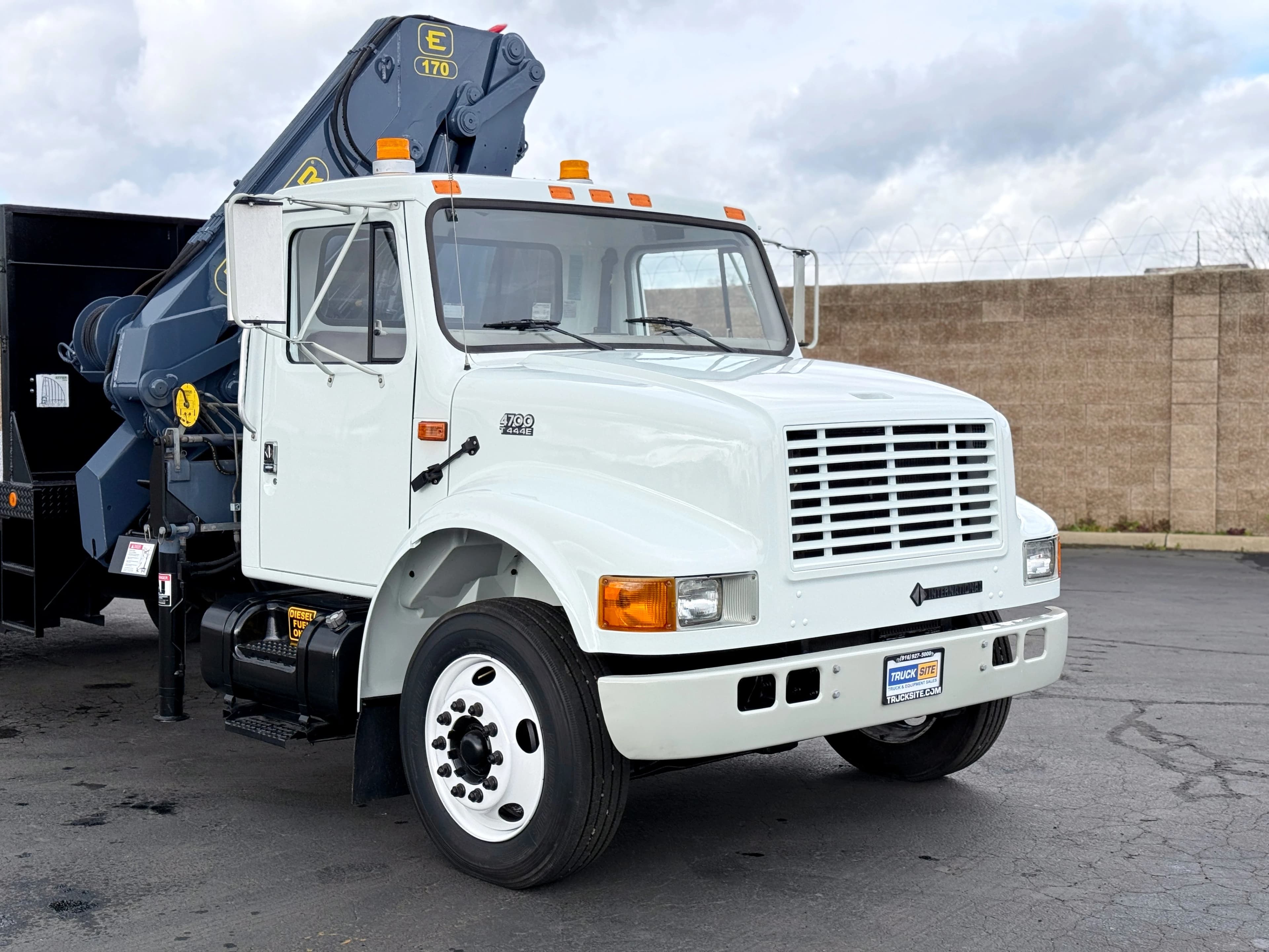 1999 International Effer 170/5S Knuckle Boom Crane Truck