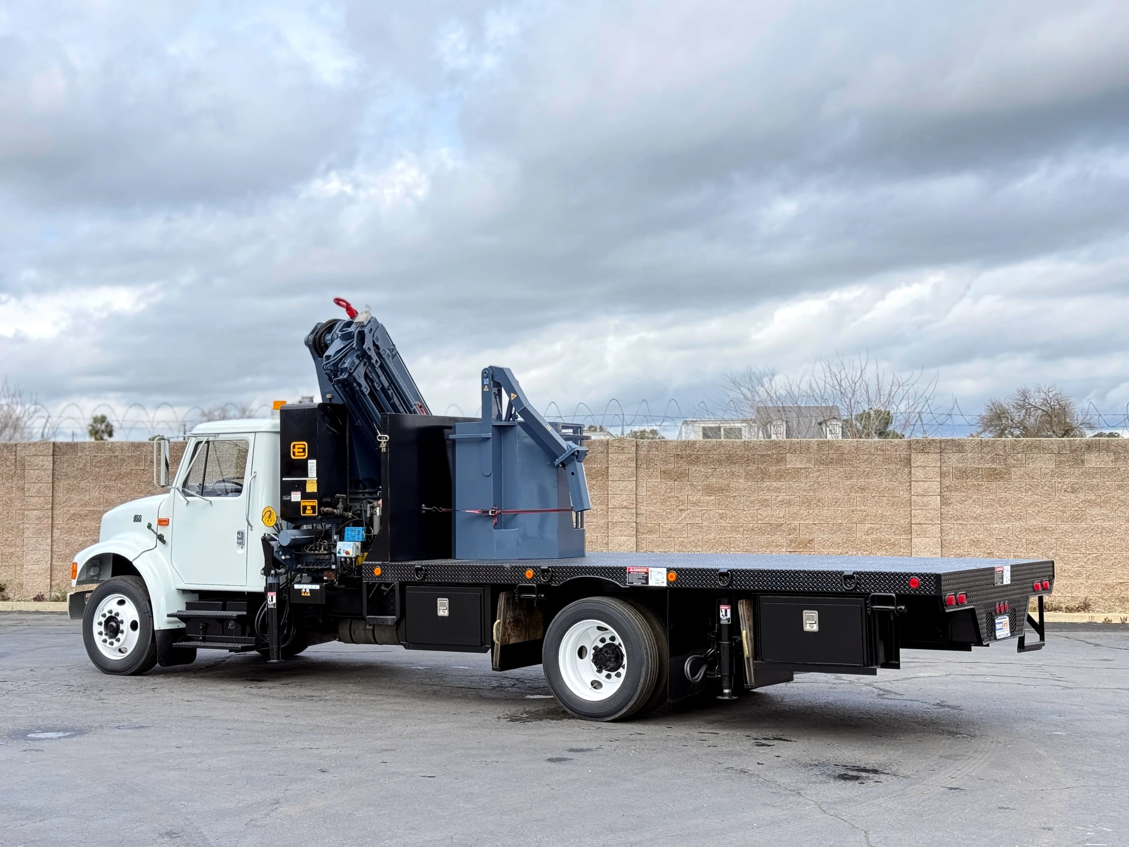1999 International Effer 170/5S Knuckle Boom Crane Truck