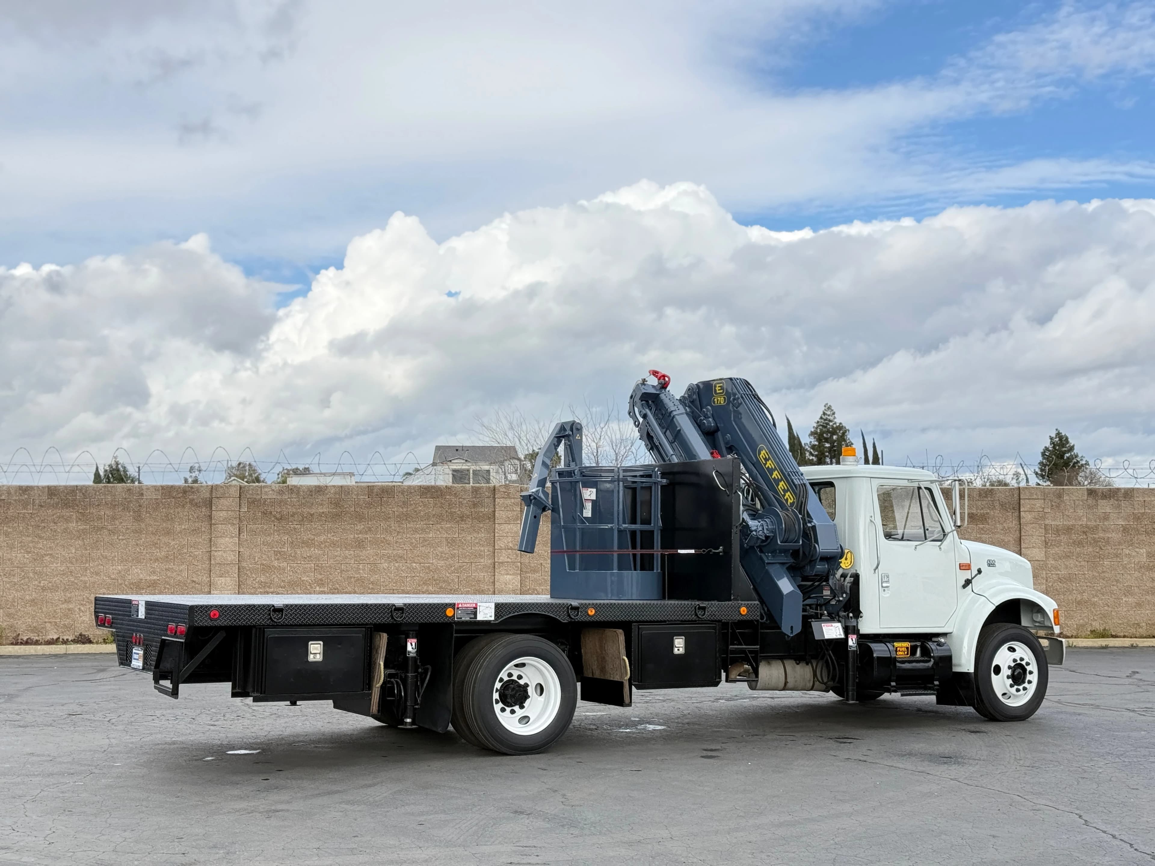 1999 International Effer 170/5S Knuckle Boom Crane Truck
