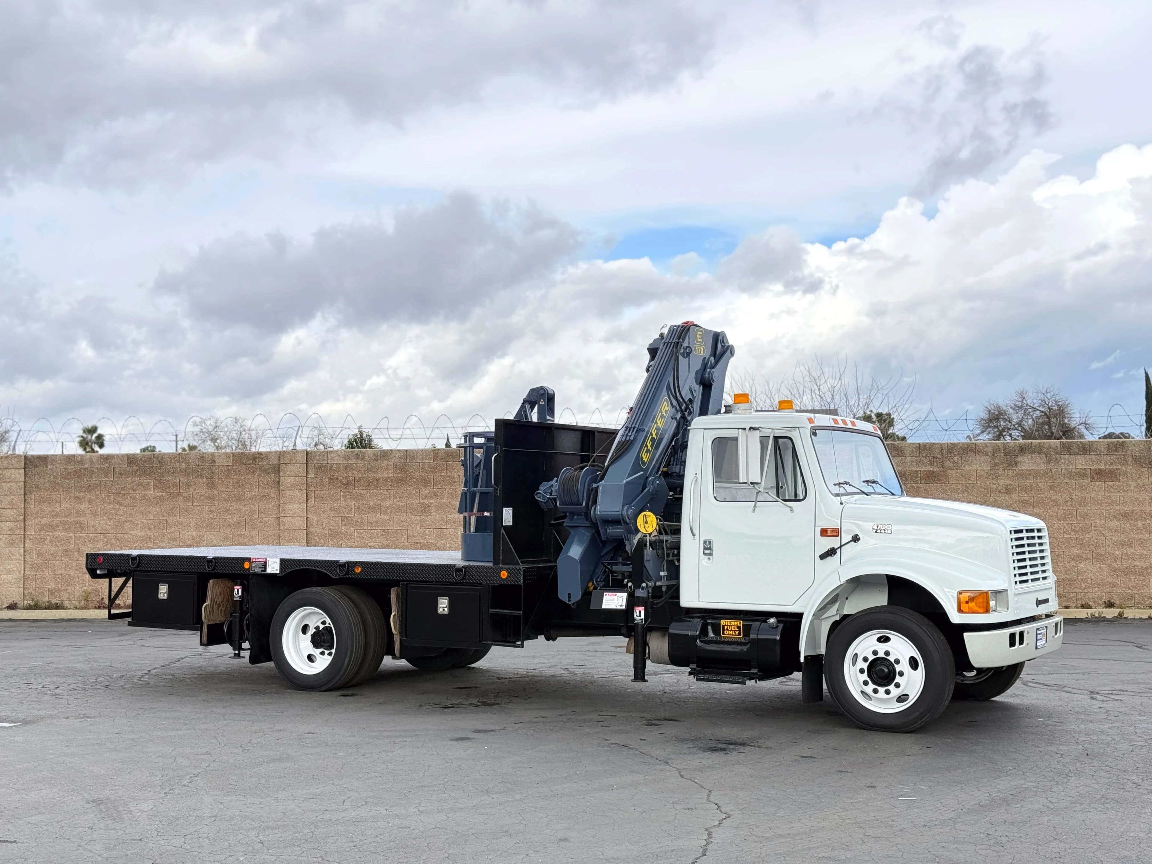 1999 International Effer 170/5S Knuckle Boom Crane Truck