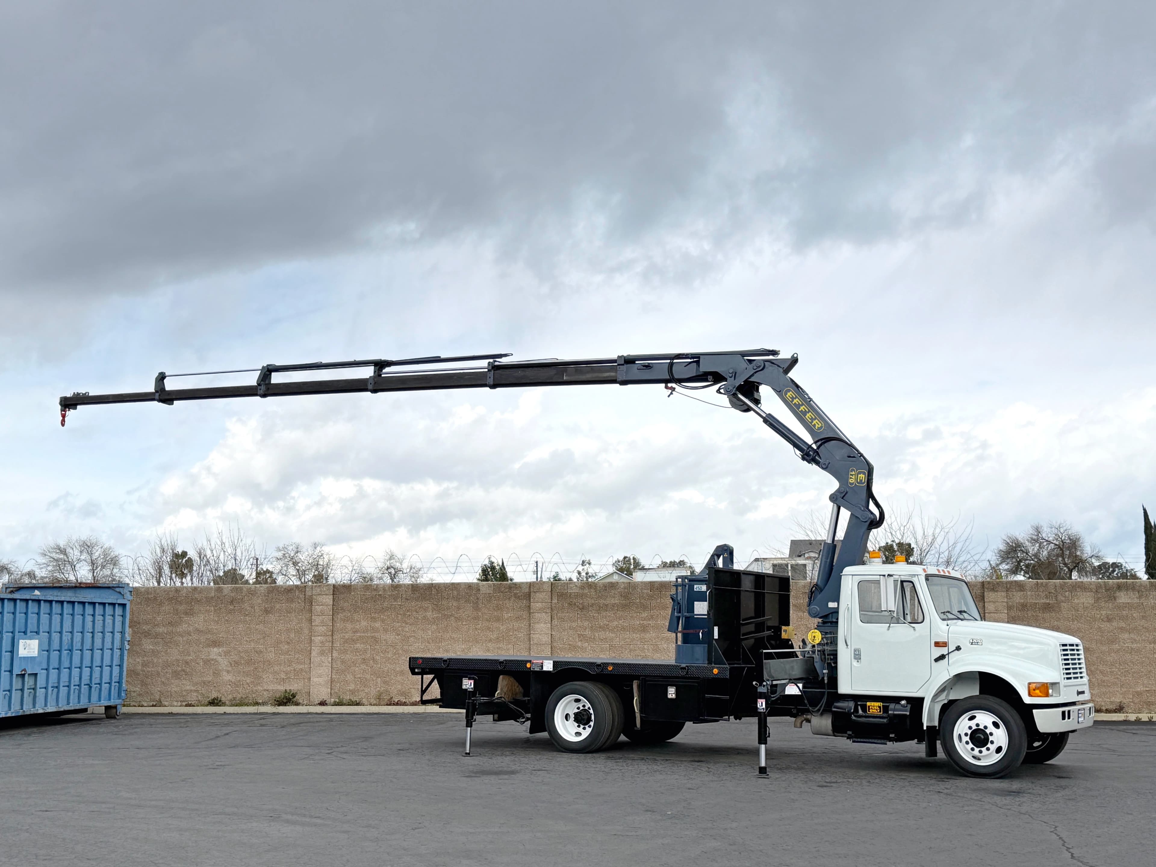 1999 International Effer 170/5S Knuckle Boom Crane Truck