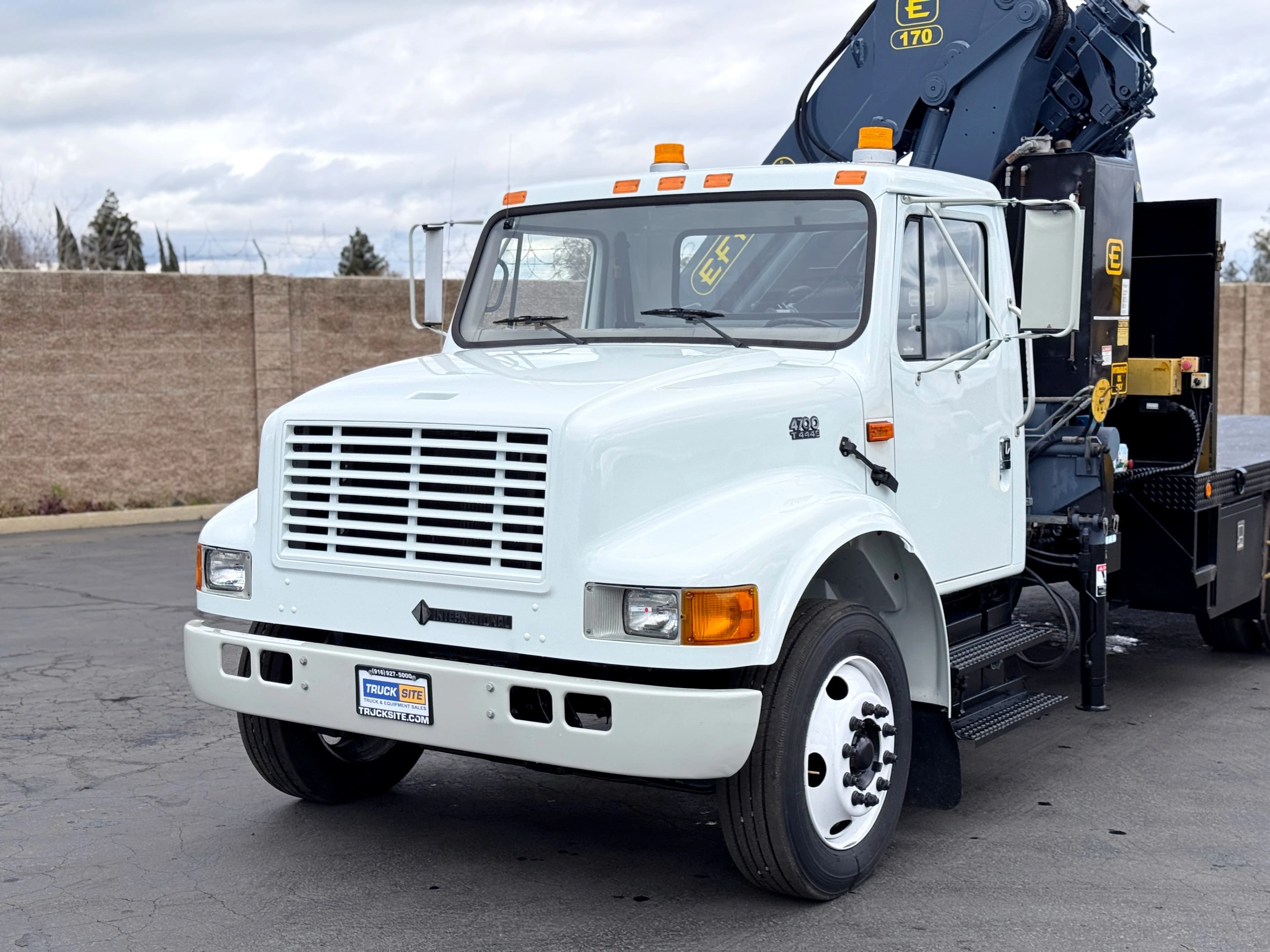 1999 International Effer 170/5S Knuckle Boom Crane Truck