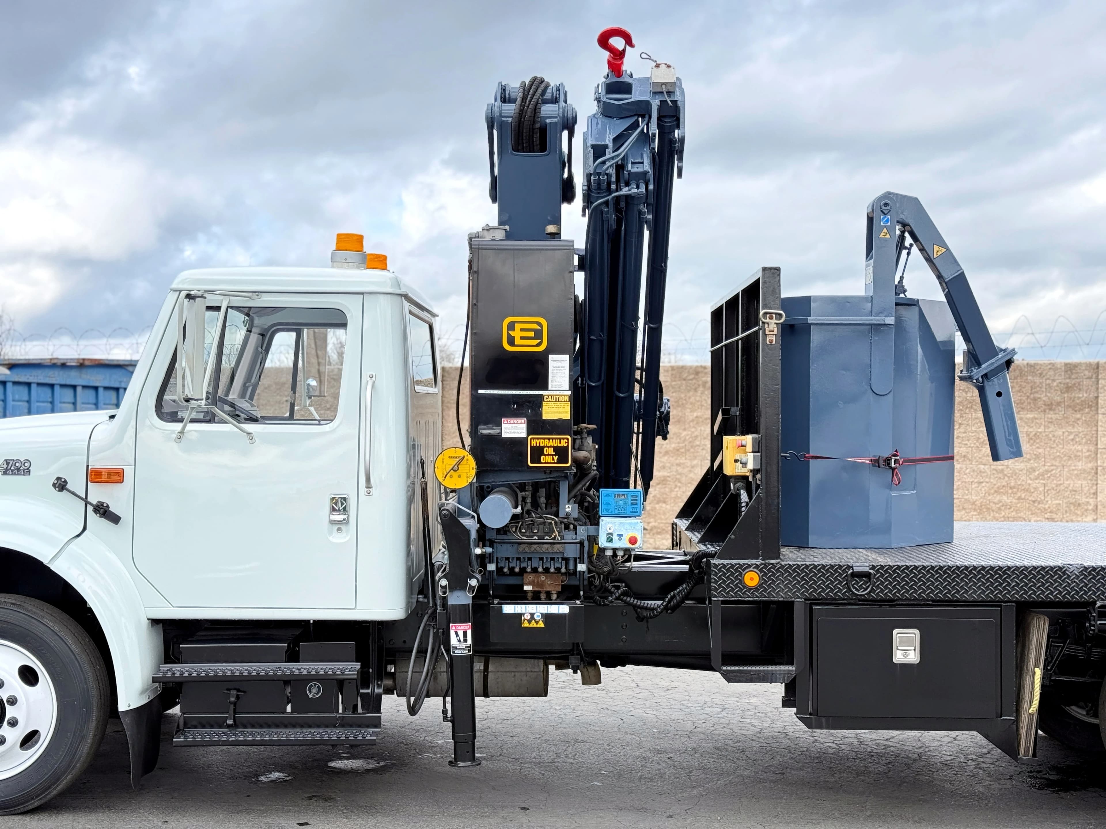 1999 International Effer 170/5S Knuckle Boom Crane Truck