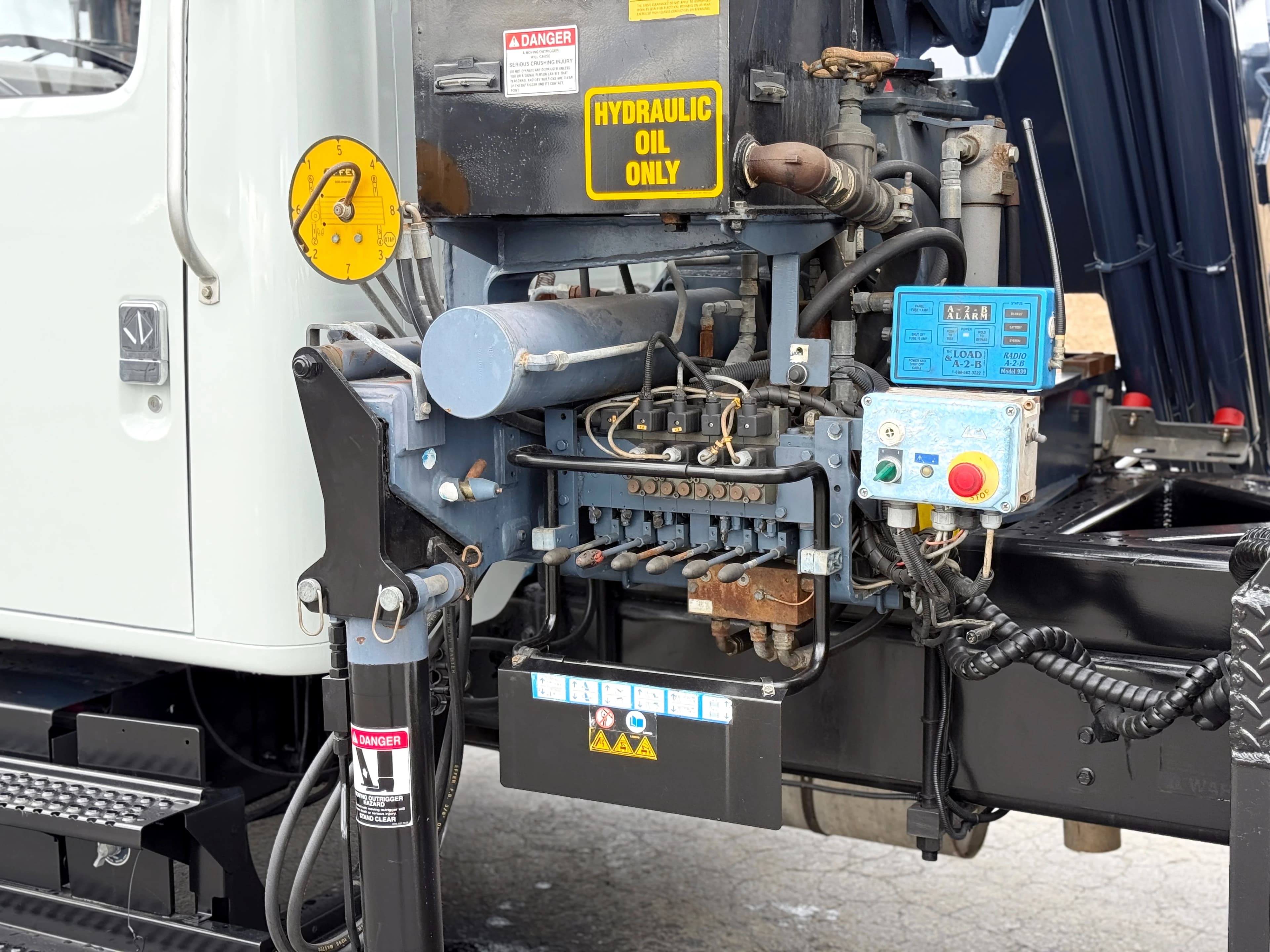 1999 International Effer 170/5S Knuckle Boom Crane Truck