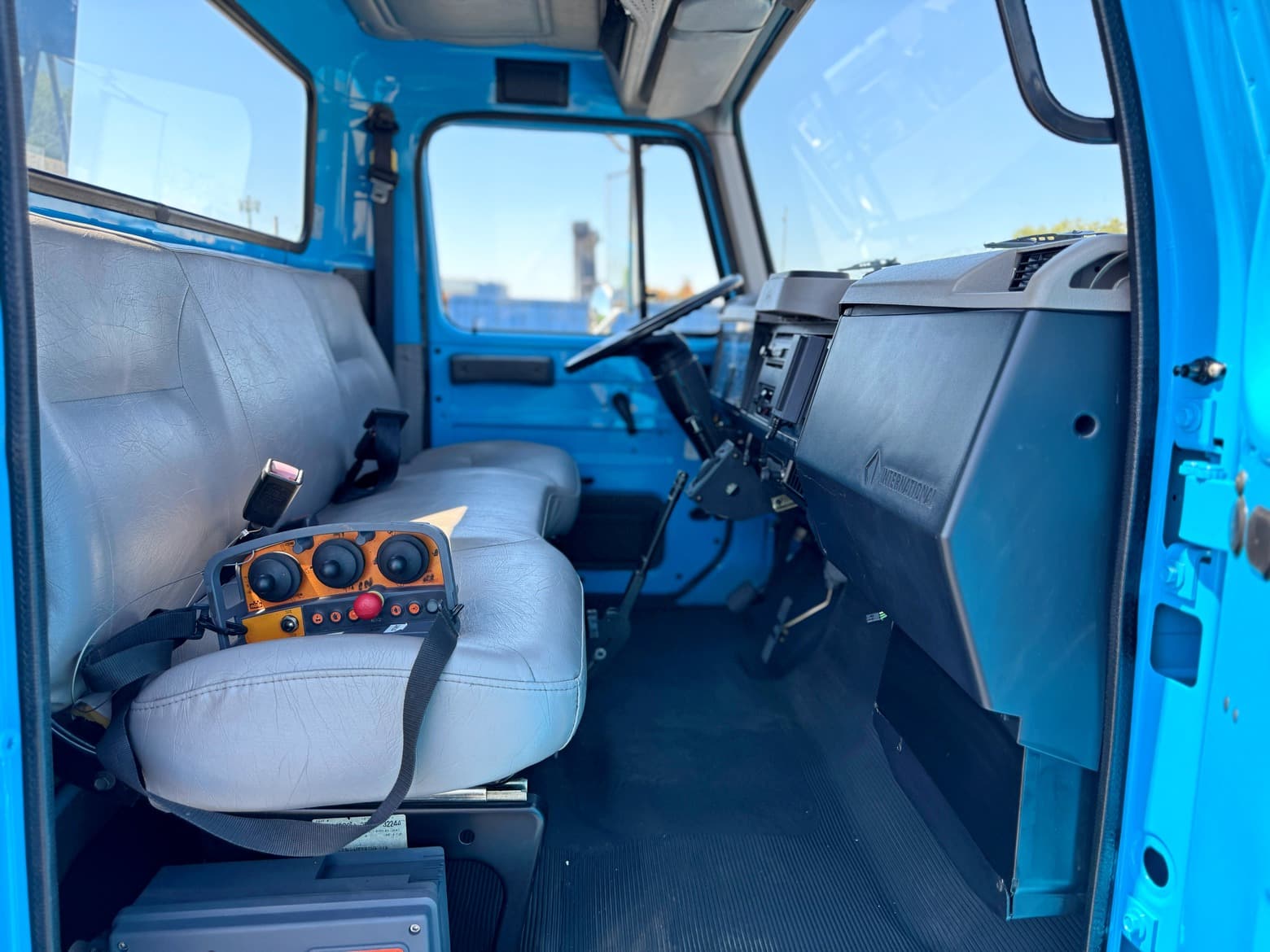 2000 International 4700 Effer E120 Crane Truck