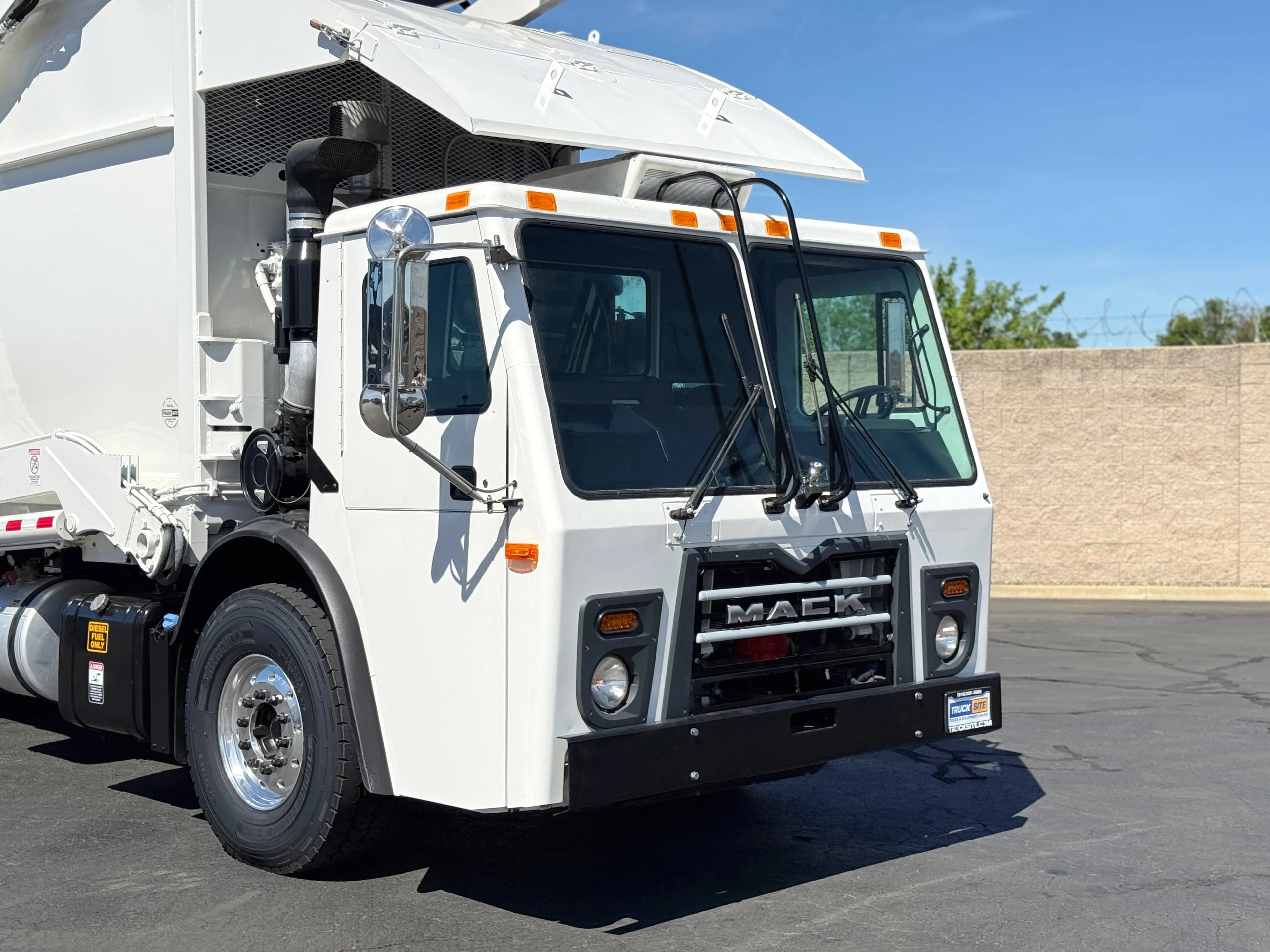 2016 Mack LEU613 New Way Mammoth 40 YD Front Loader