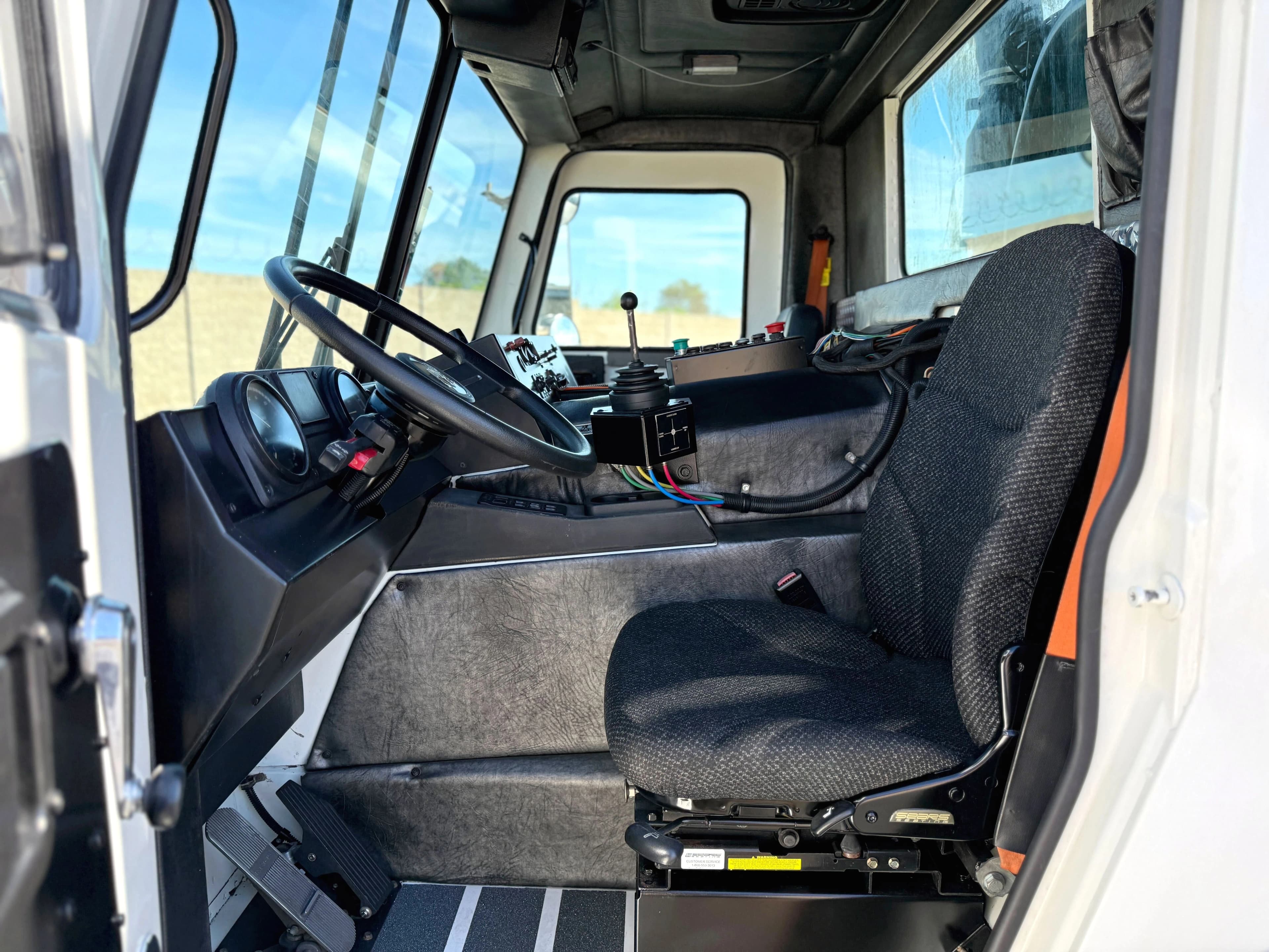 2016 Mack LEU613 New Way Mammoth 40 YD Front Loader