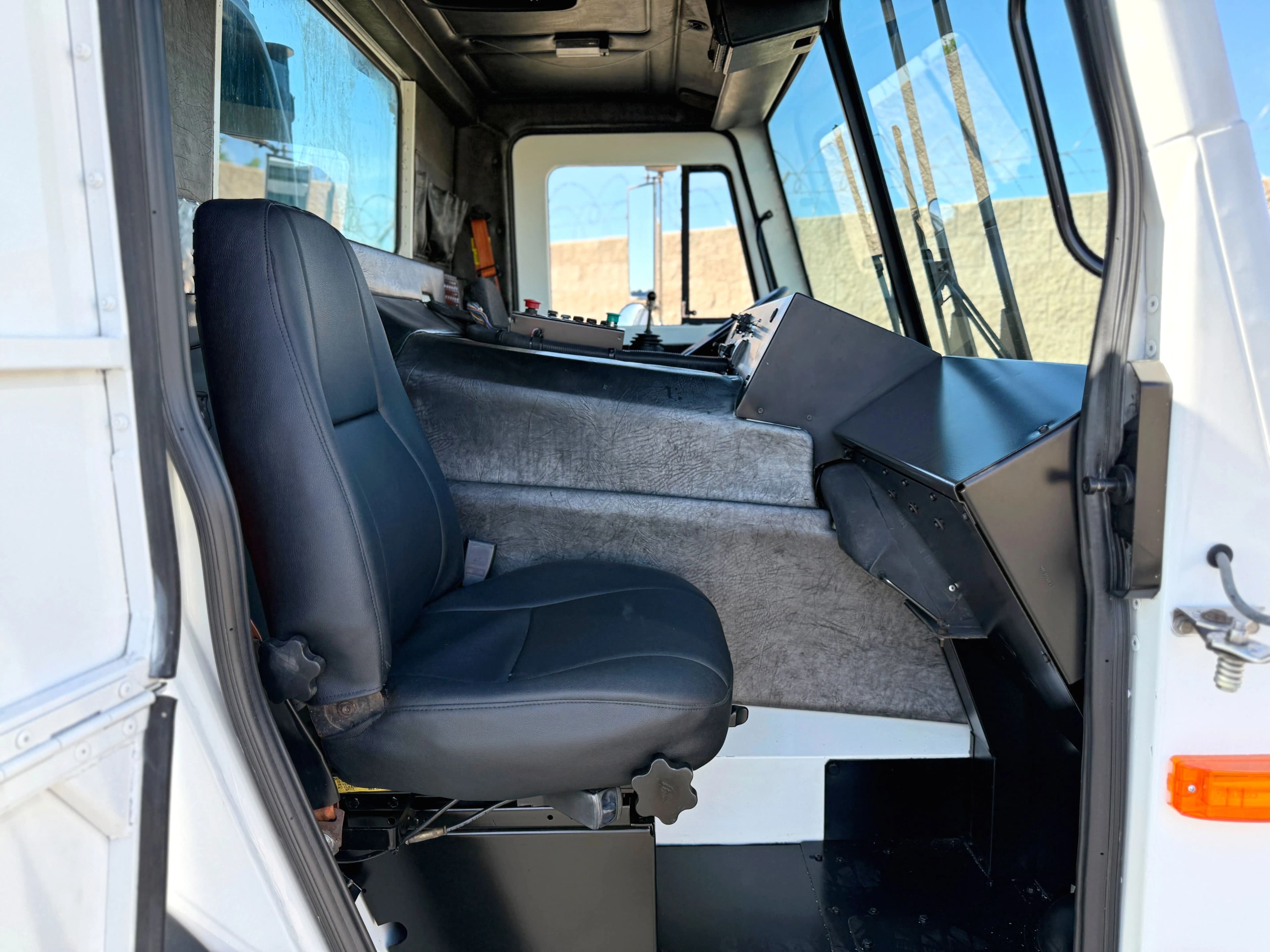 2016 Mack LEU613 New Way Mammoth 40 YD Front Loader