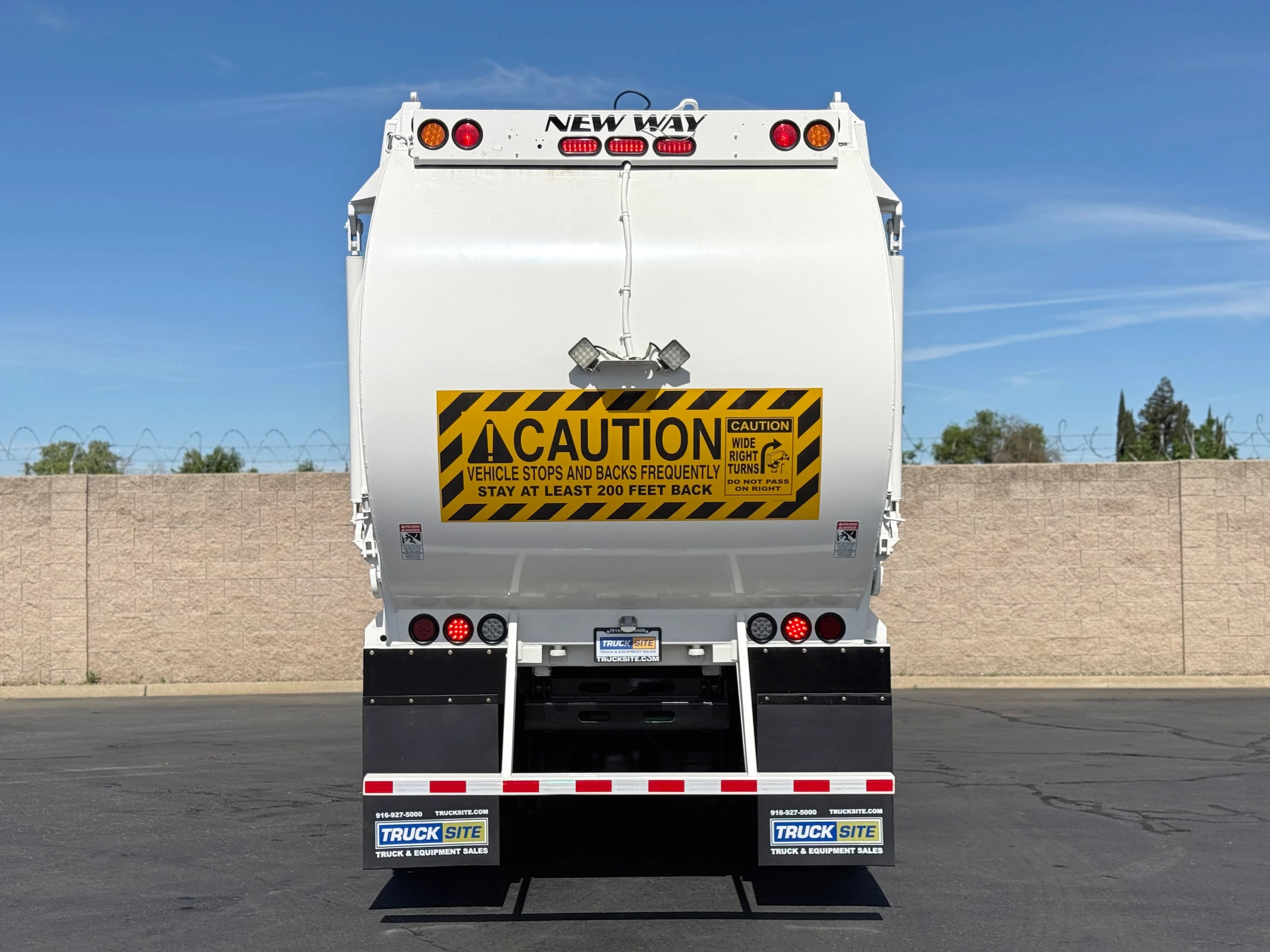 2016 Mack LEU613 New Way Mammoth 40 YD Front Loader