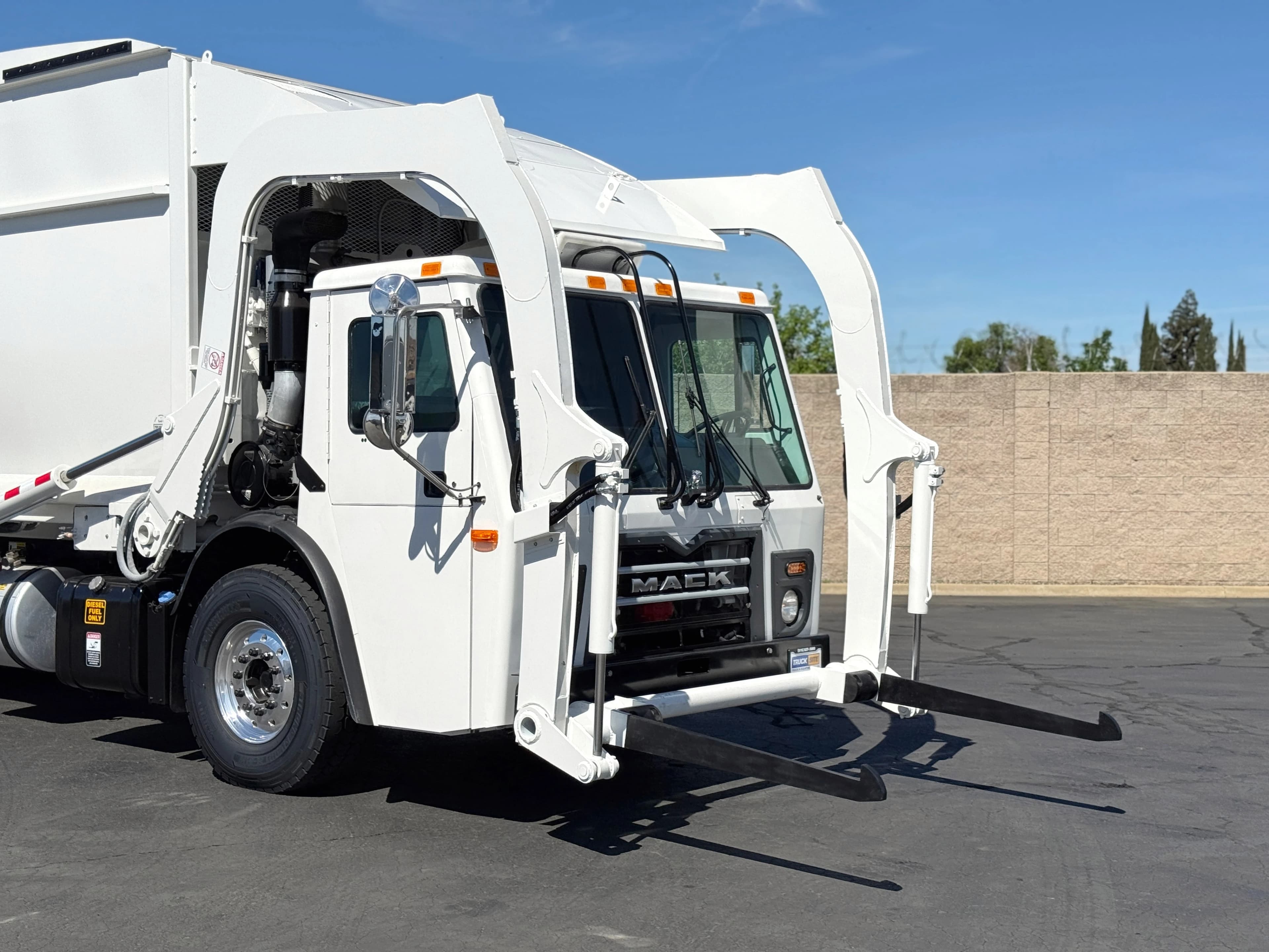 2016 Mack LEU613 New Way Mammoth 40 YD Front Loader