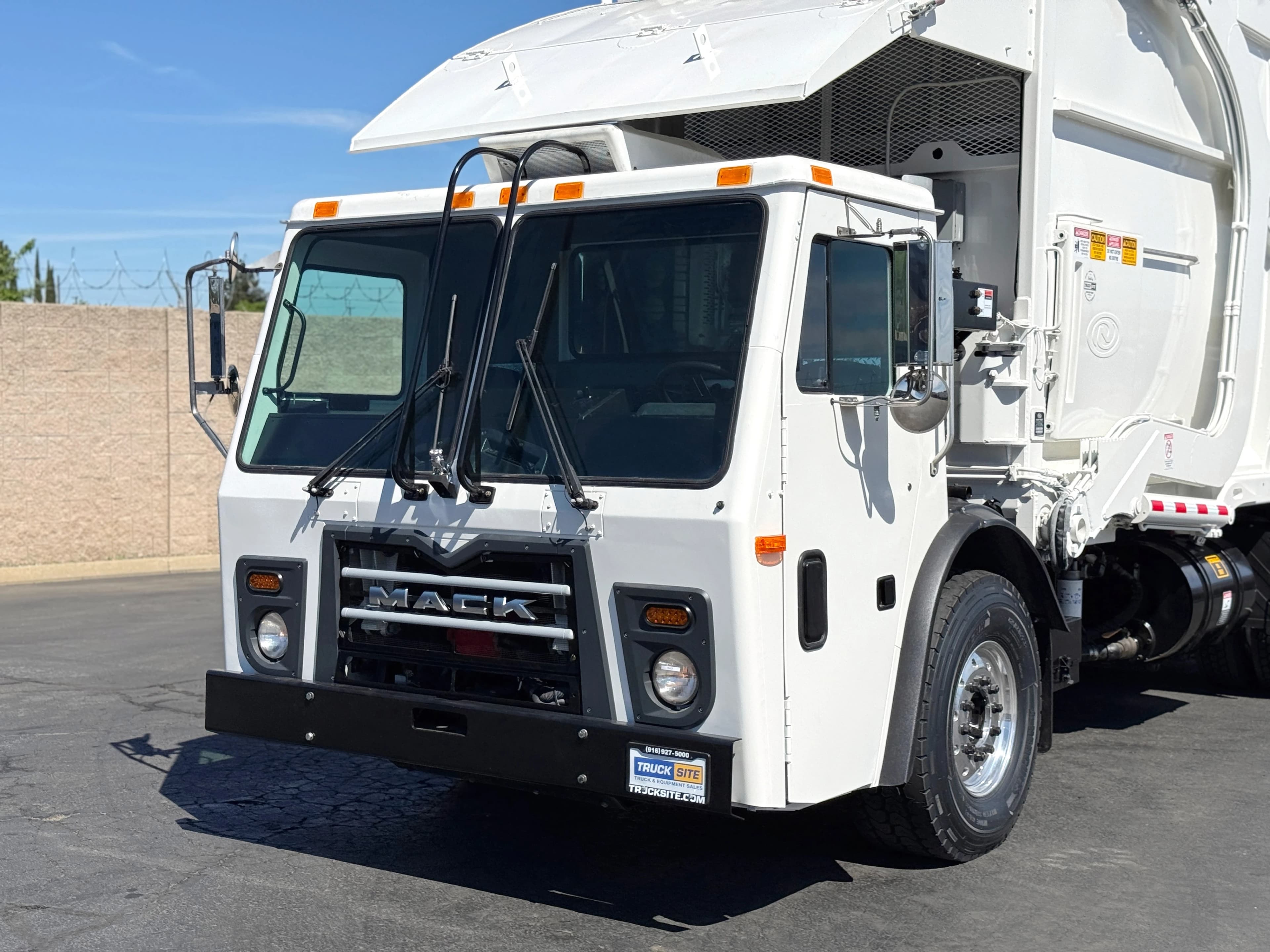 2016 Mack LEU613 New Way Mammoth 40 YD Front Loader
