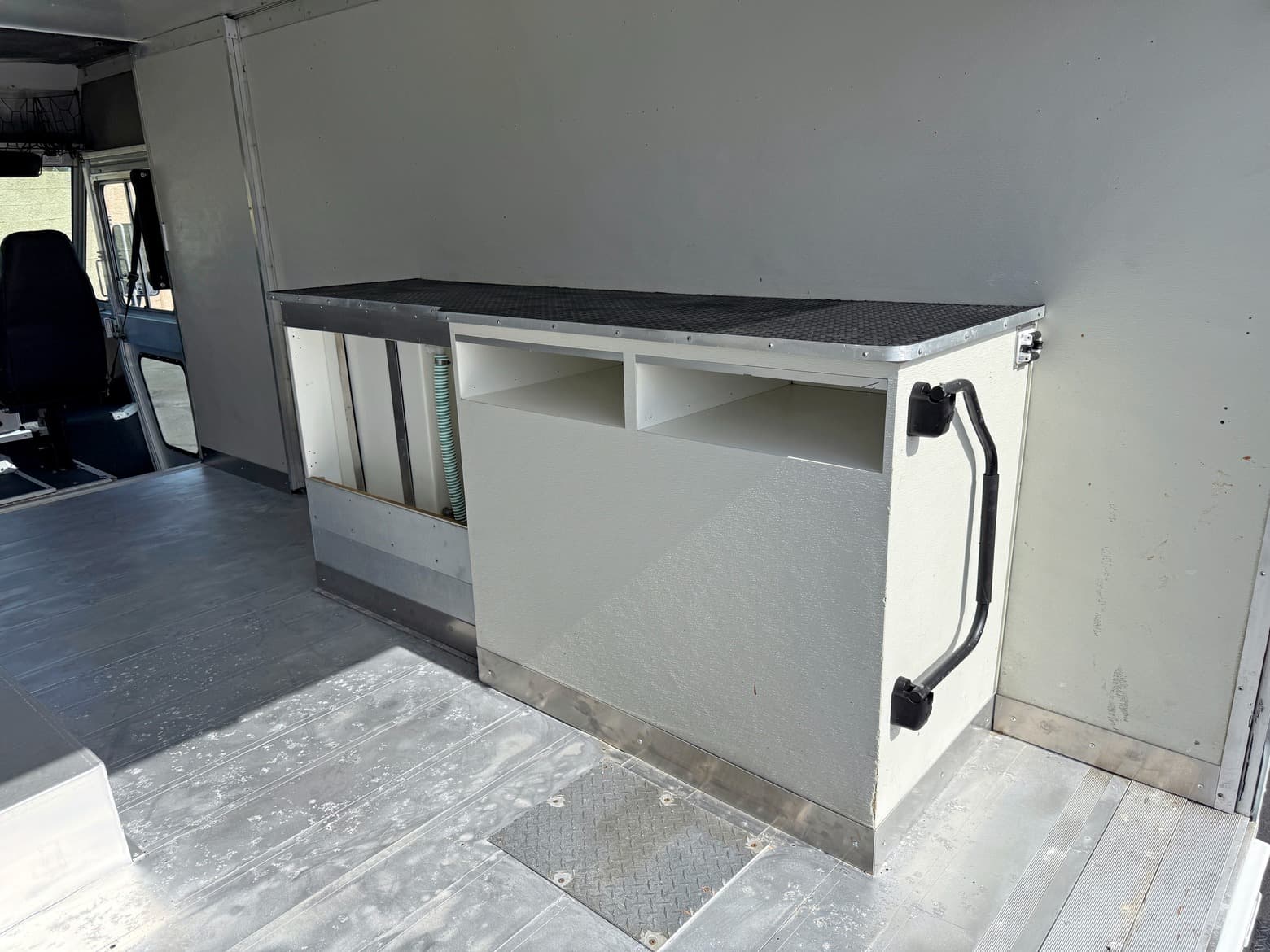 2014 Freightliner MT45 16' Step Van