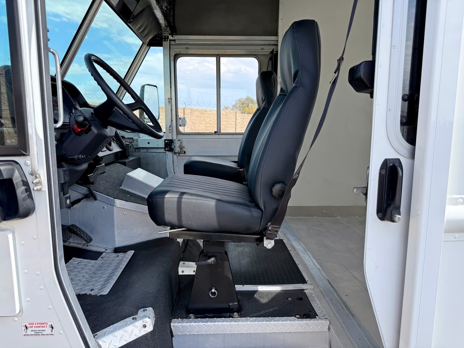2014 Freightliner MT45 16' Step Van