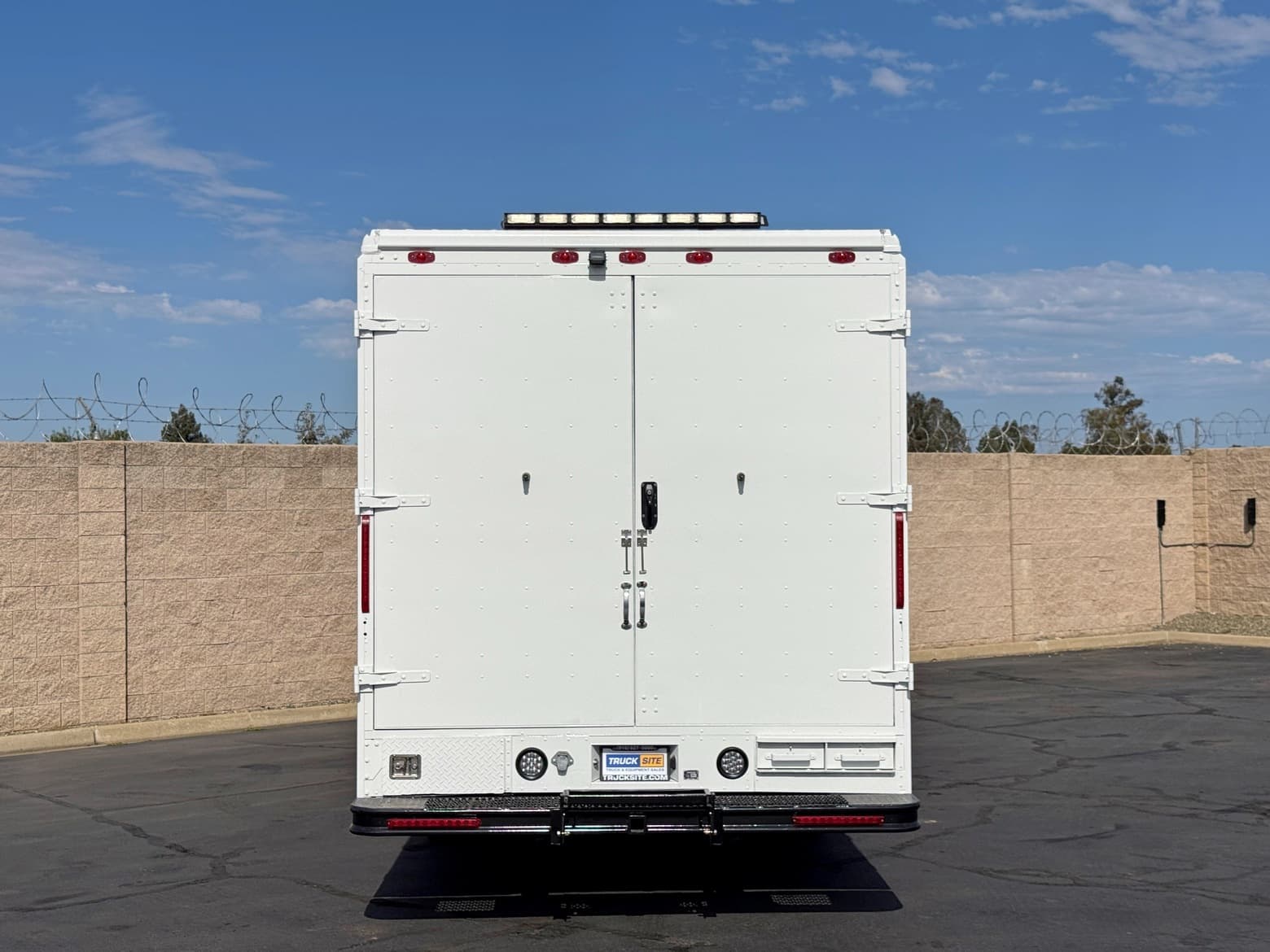 2014 Freightliner MT45 16' Step Van