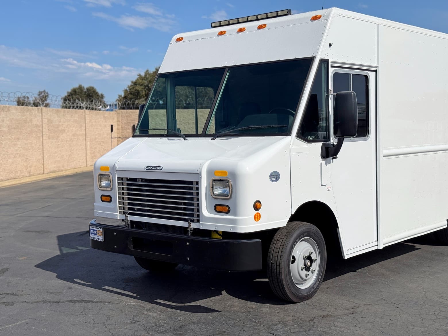 2014 Freightliner MT45 16' Step Van