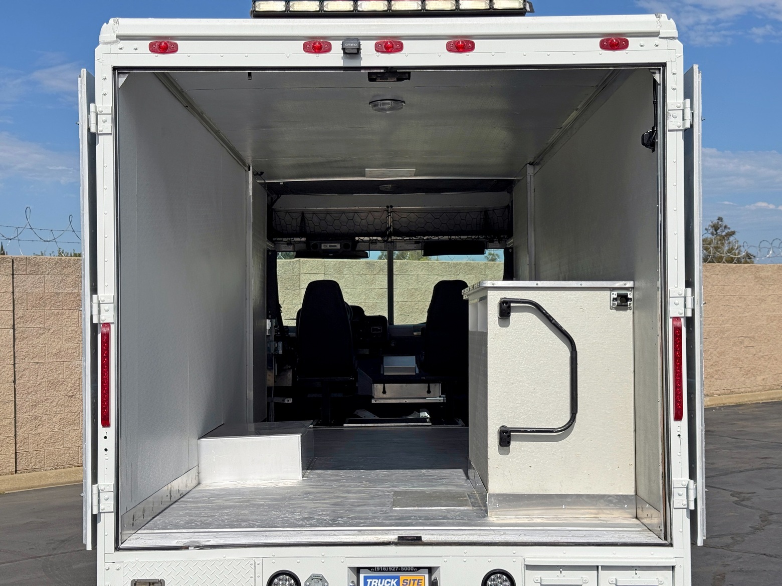 2014 Freightliner MT45 16' Step Van