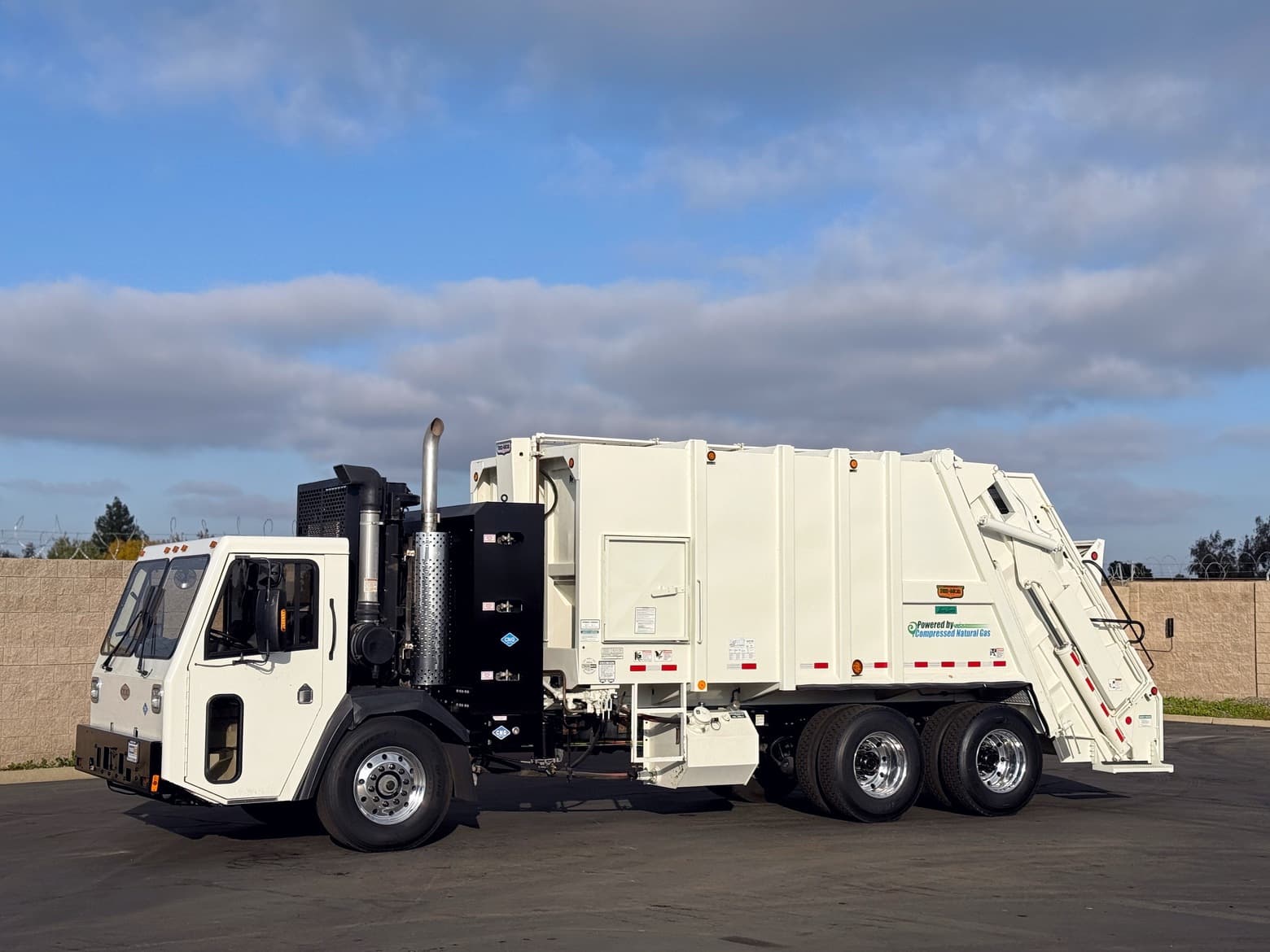 2018 CCC CNG 25 YD Pak-Mor Rear Loader Garbage Truck