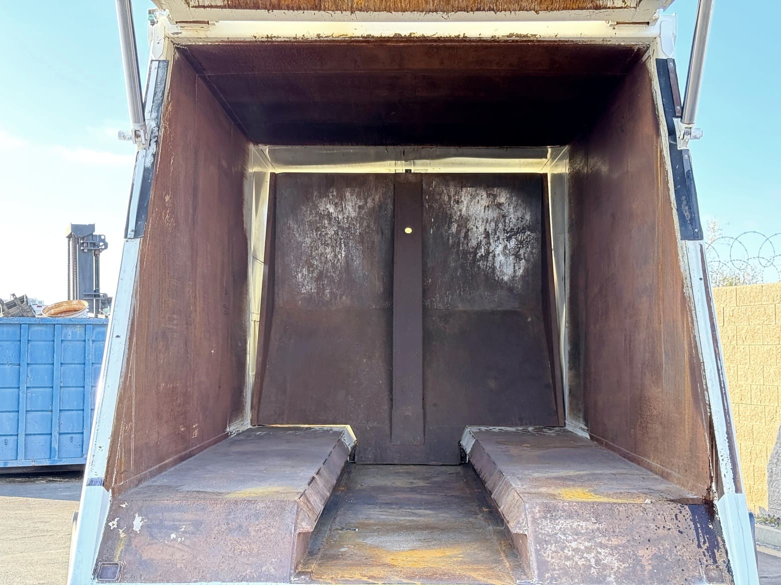 2018 CCC CNG 25 YD Pak-Mor Rear Loader Garbage Truck