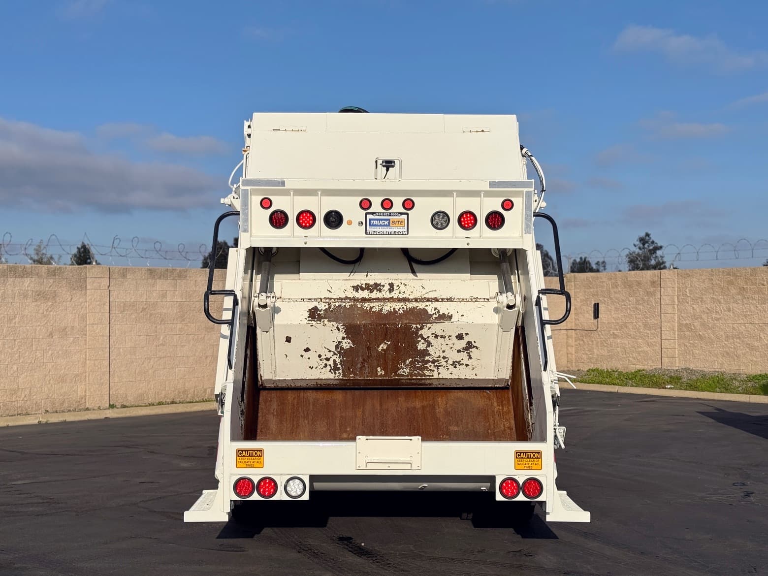 2018 CCC CNG 25 YD Pak-Mor Rear Loader Garbage Truck