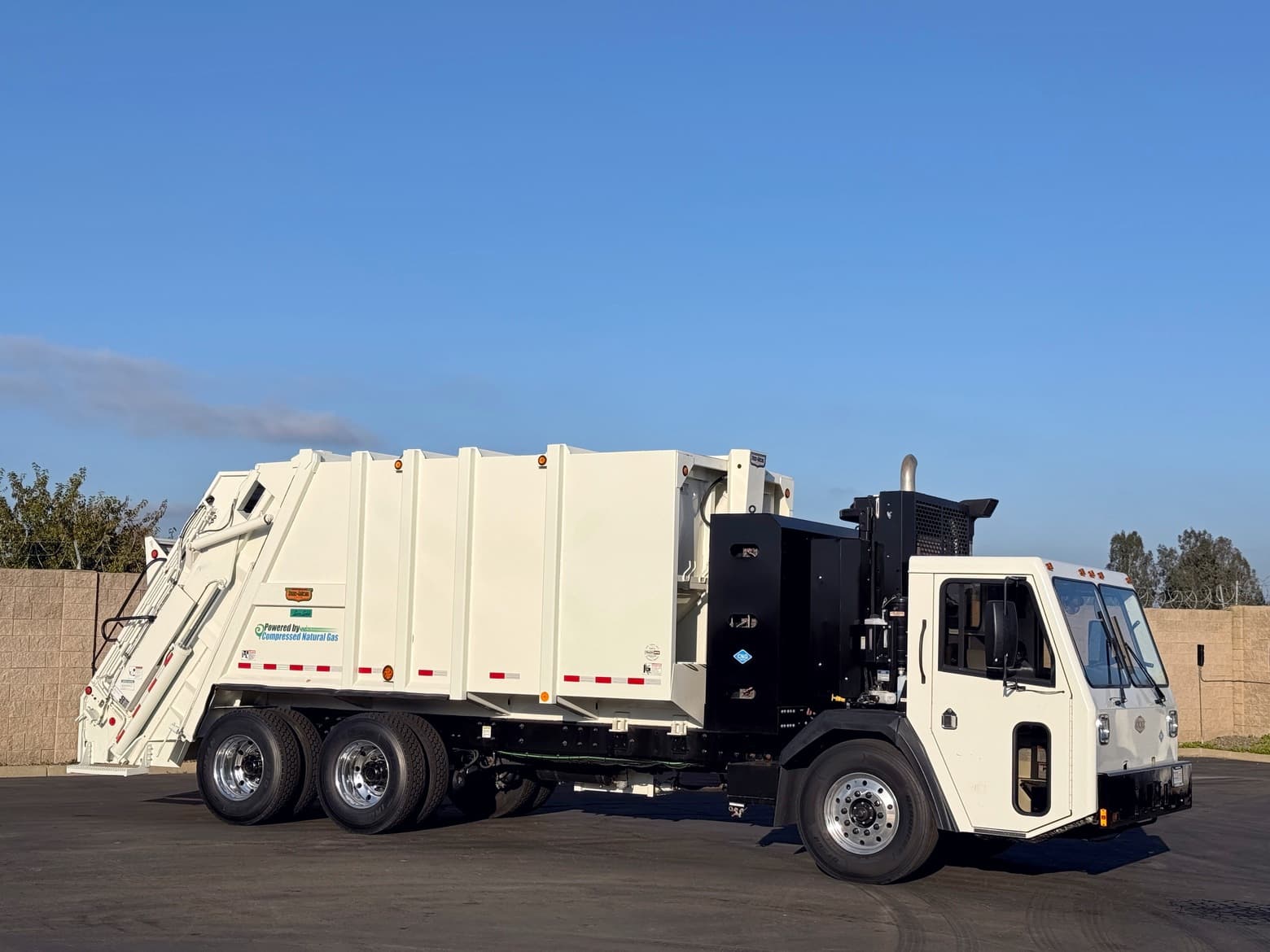 2018 CCC CNG 25 YD Pak-Mor Rear Loader Garbage Truck