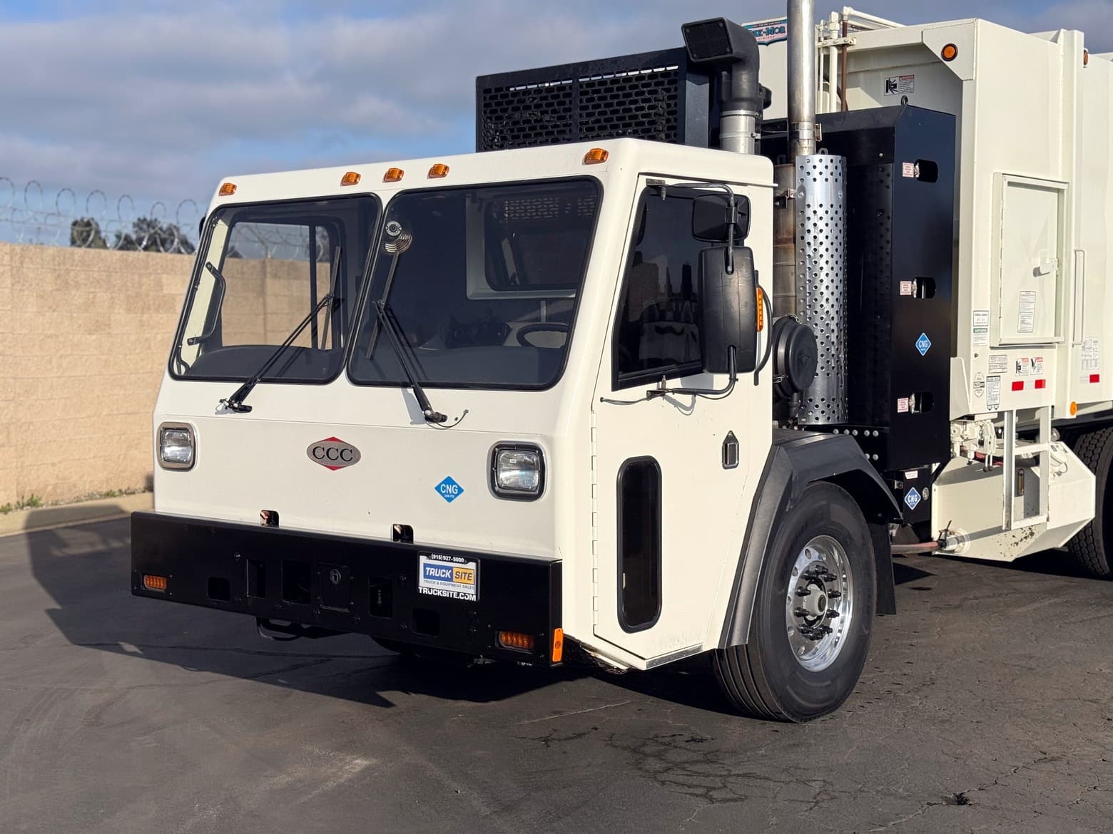 2018 CCC CNG 25 YD Pak-Mor Rear Loader Garbage Truck